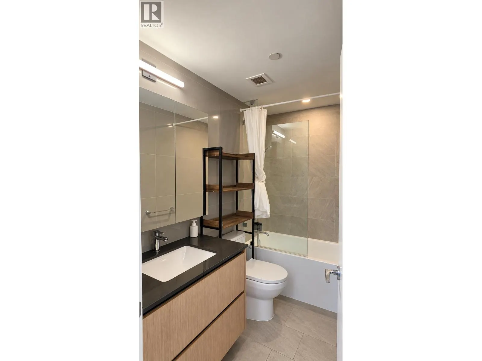301 7977 LANSDOWNE ROAD