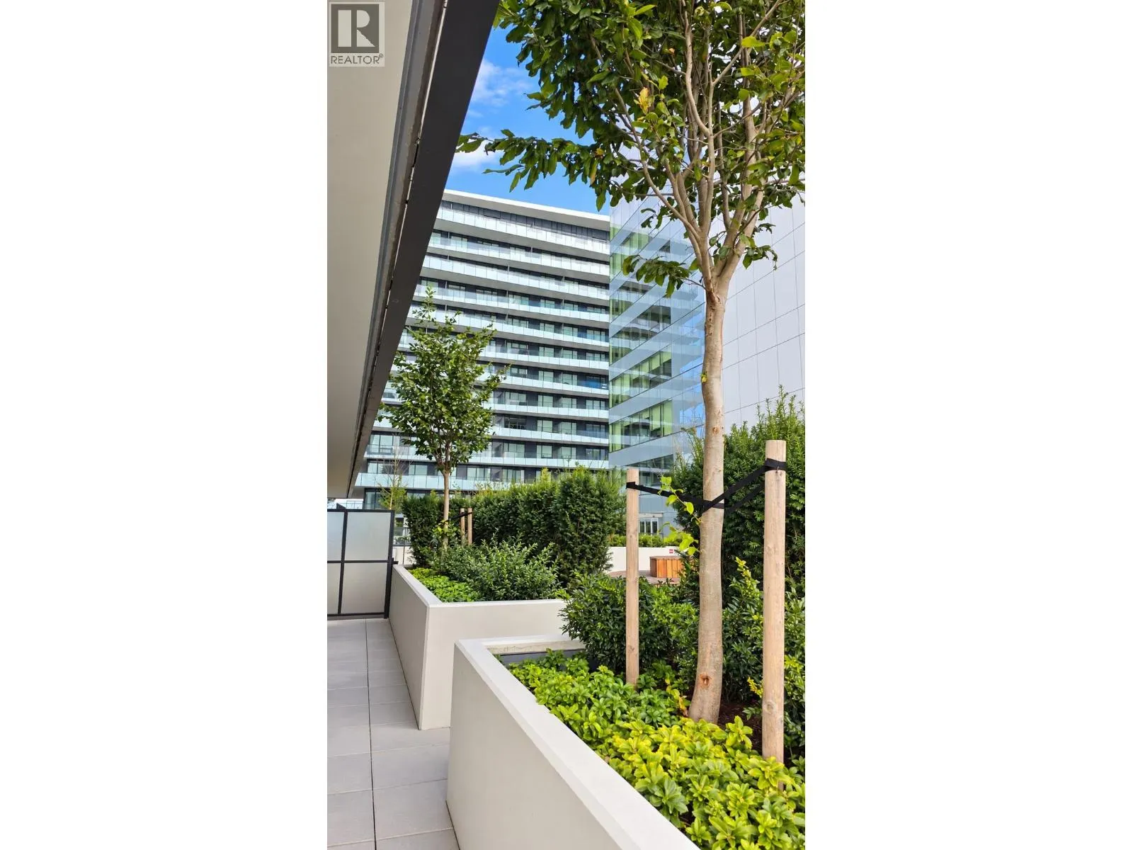 301 7977 LANSDOWNE ROAD