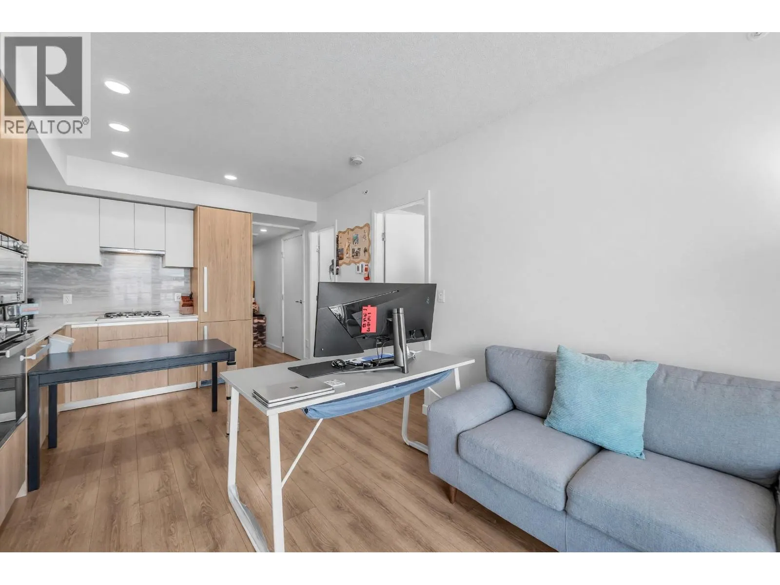 1304 6633 BUSWELL STREET