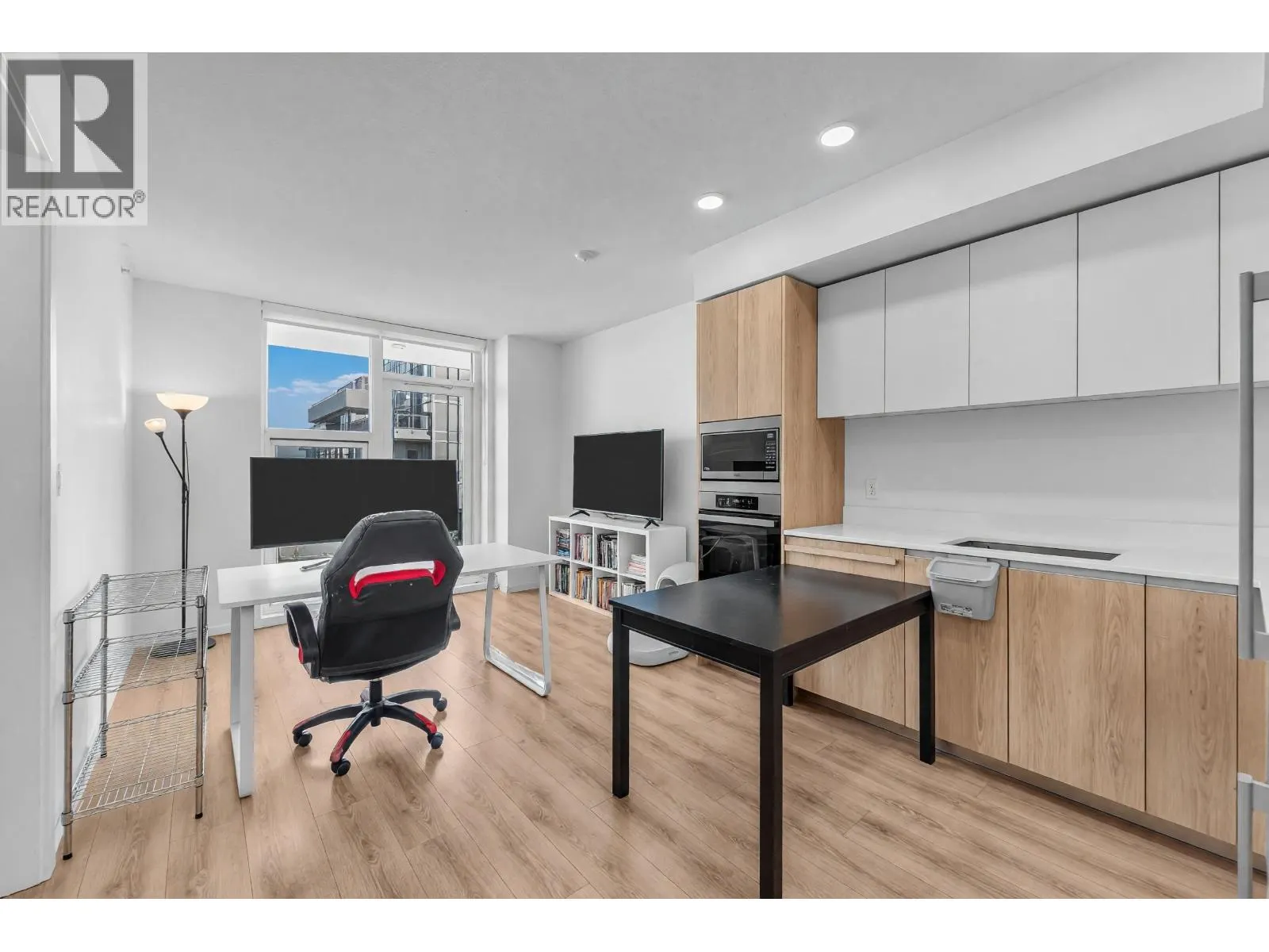 1304 6633 BUSWELL STREET