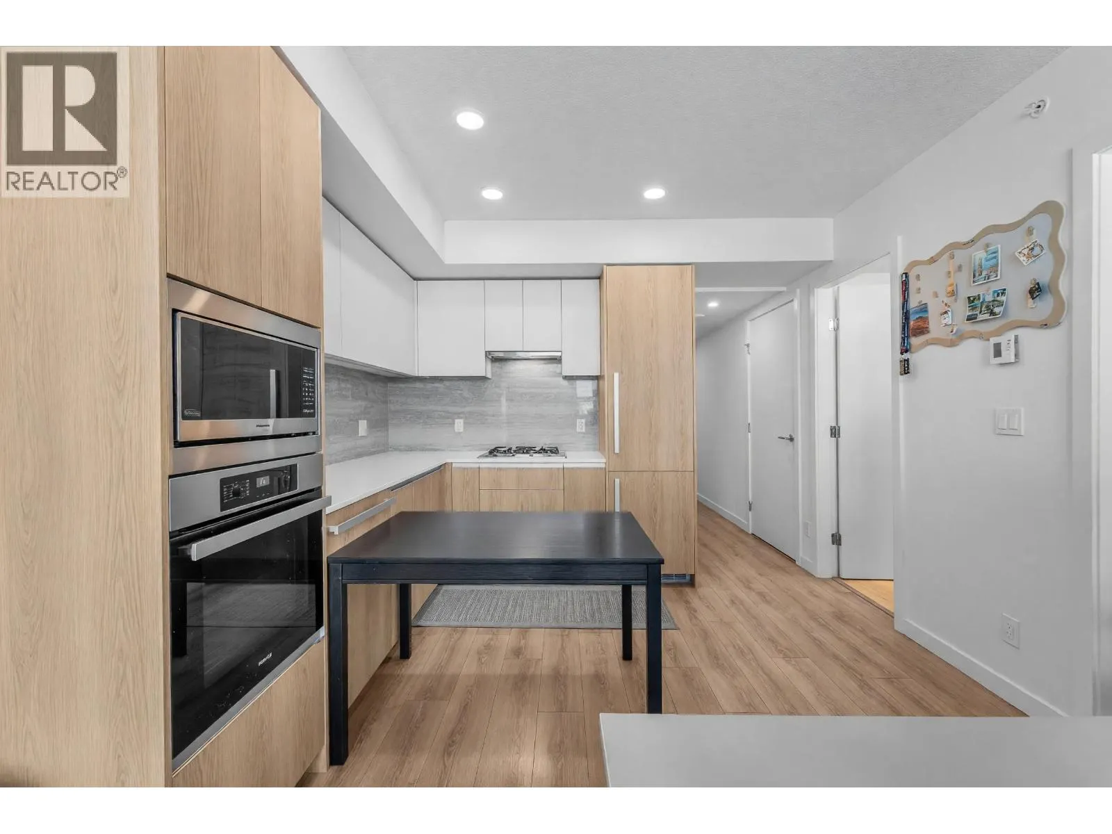 1304 6633 BUSWELL STREET
