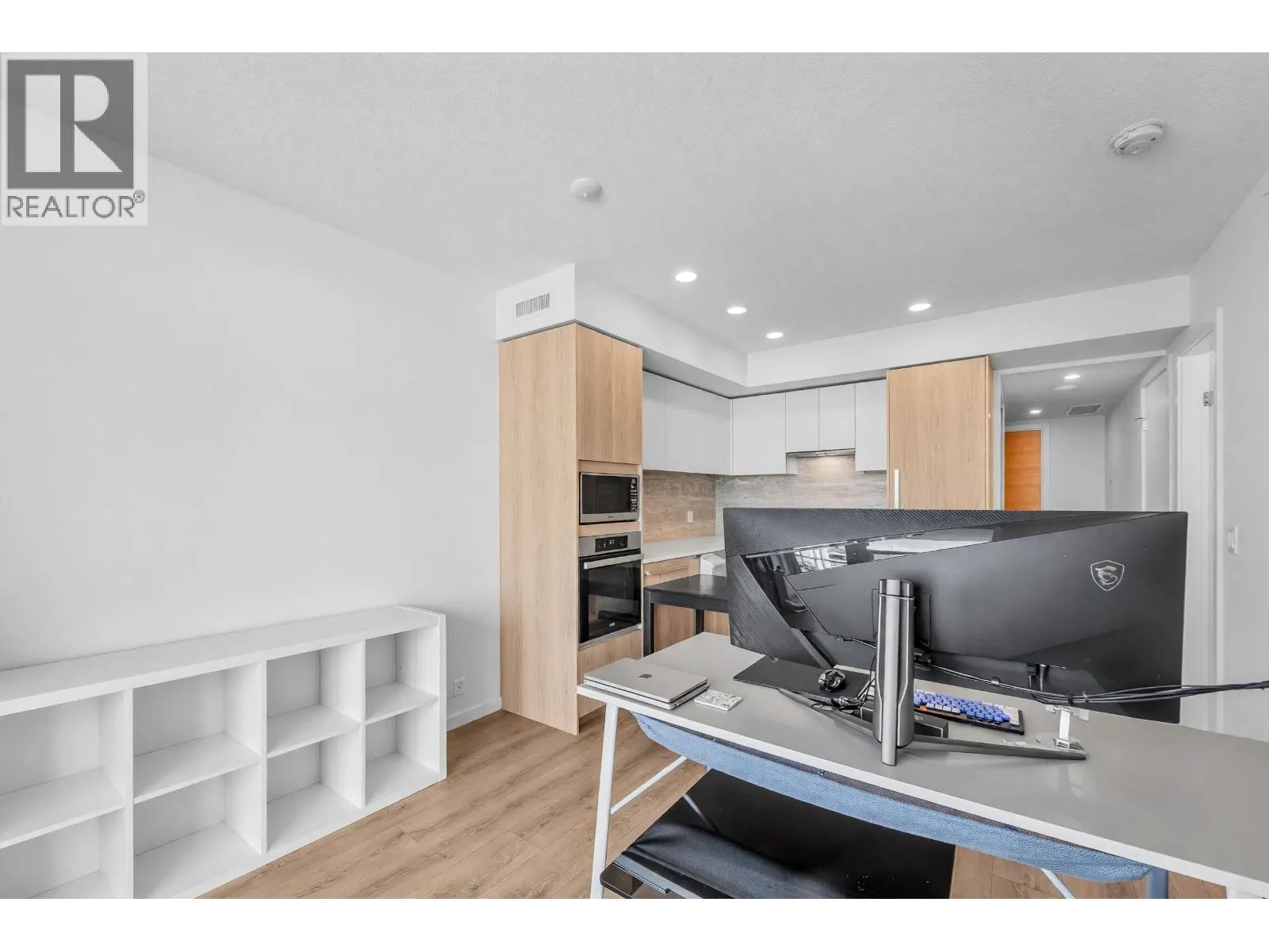 1304 6633 BUSWELL STREET