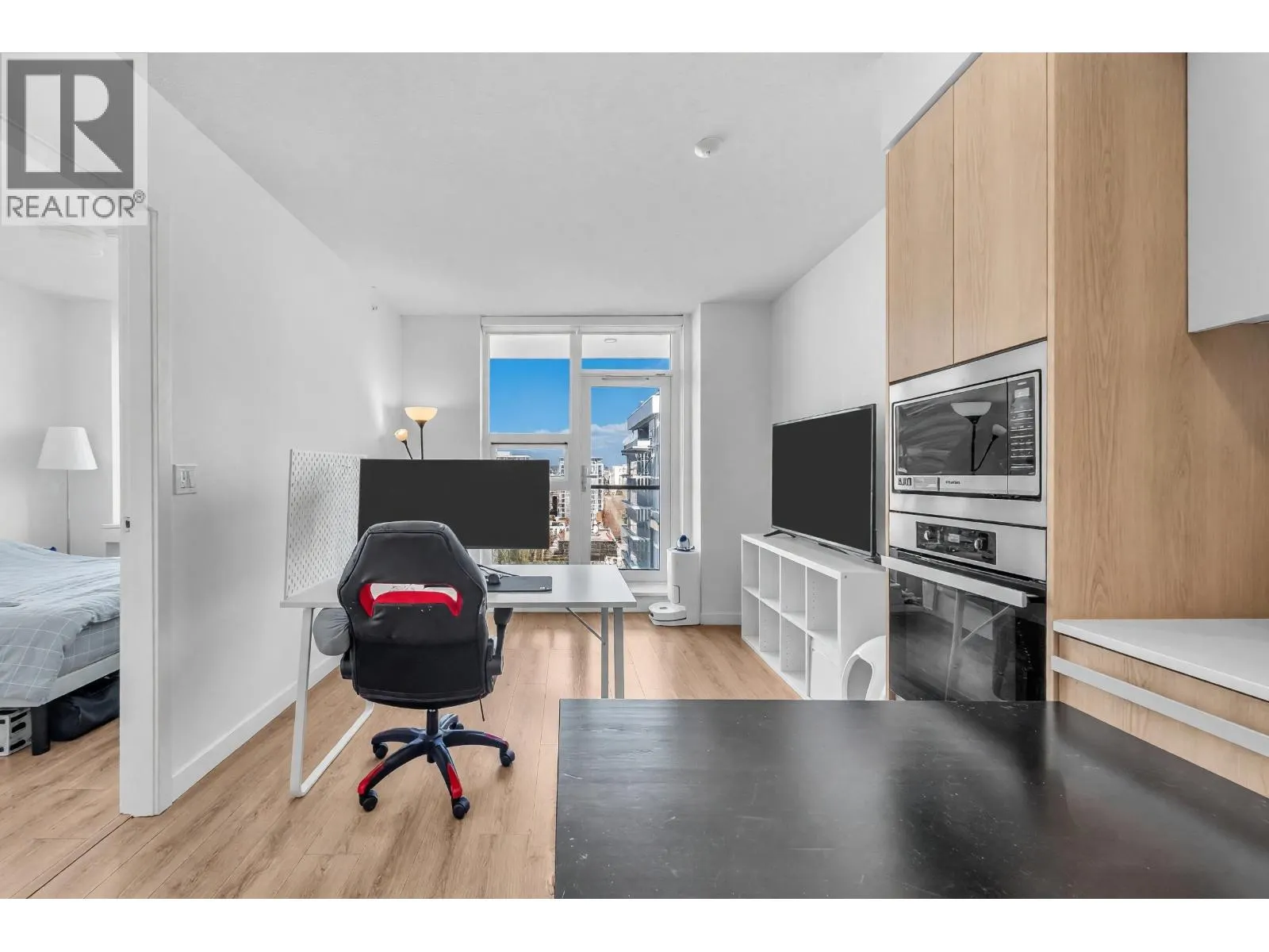 1304 6633 BUSWELL STREET
