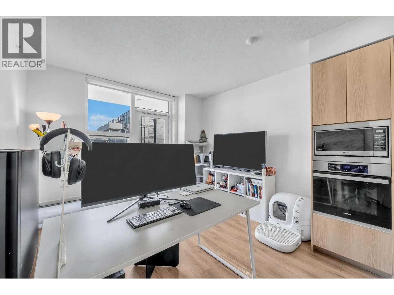 1304 6633 BUSWELL STREET