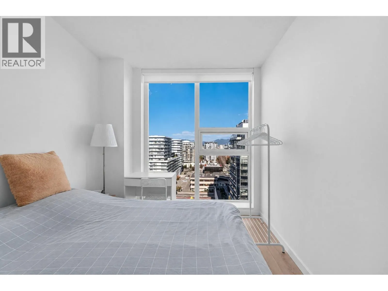 1304 6633 BUSWELL STREET
