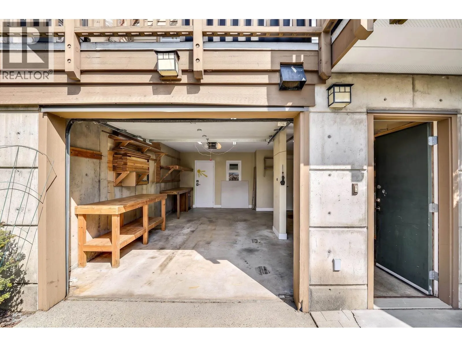 1216 VILLAGE GREEN WAY