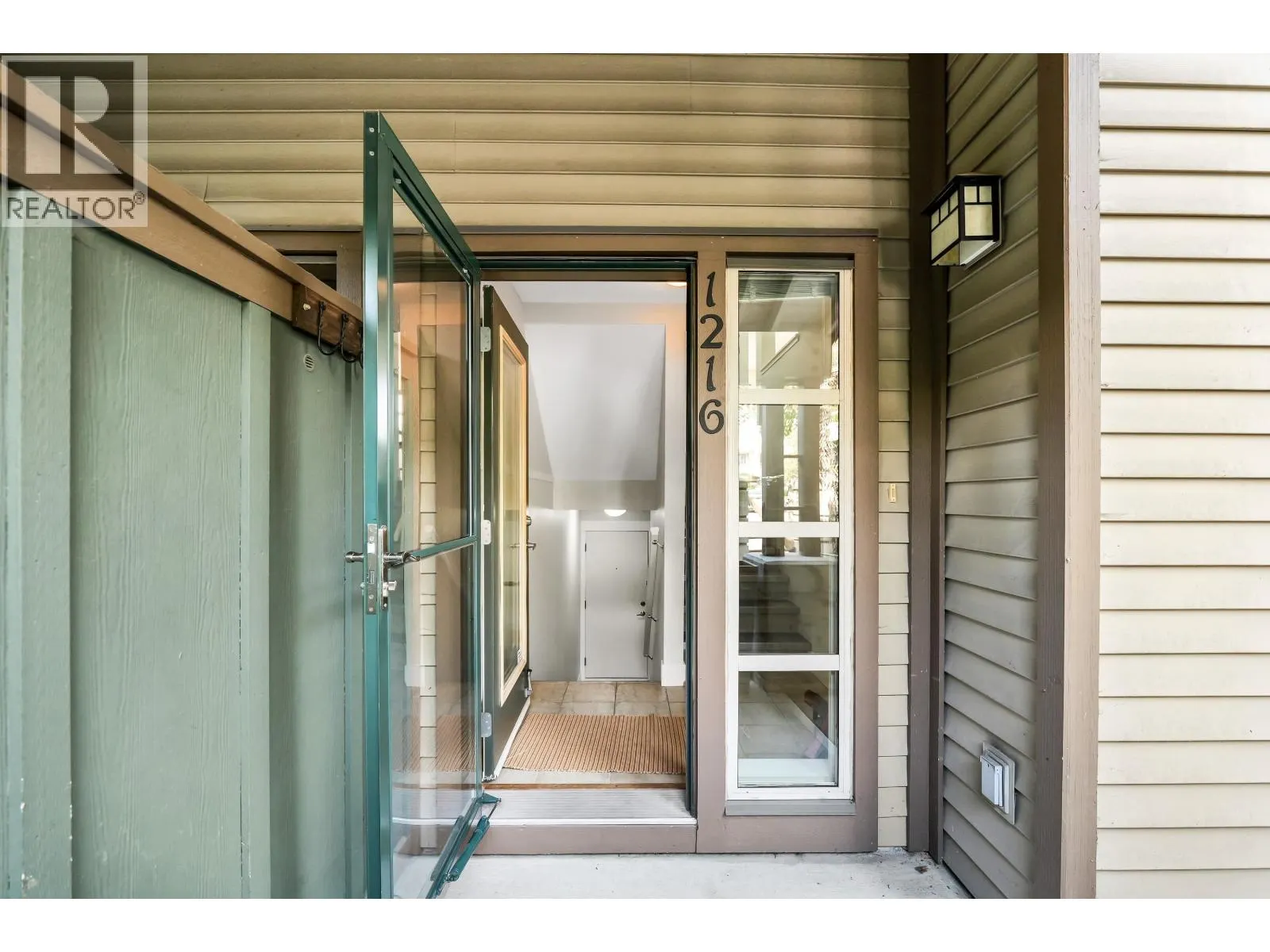 1216 VILLAGE GREEN WAY