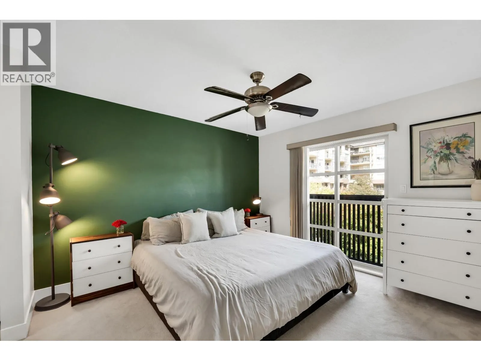 1216 VILLAGE GREEN WAY