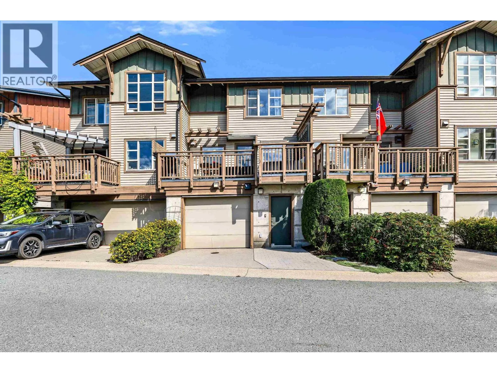 1216 VILLAGE GREEN WAY