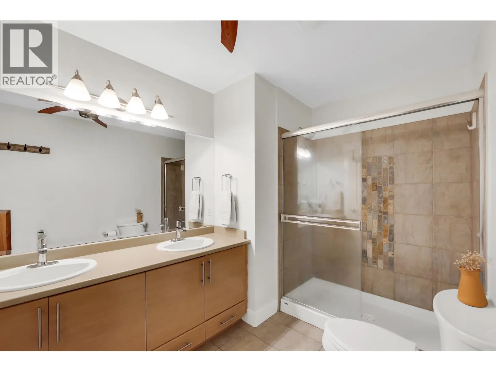 1216 VILLAGE GREEN WAY