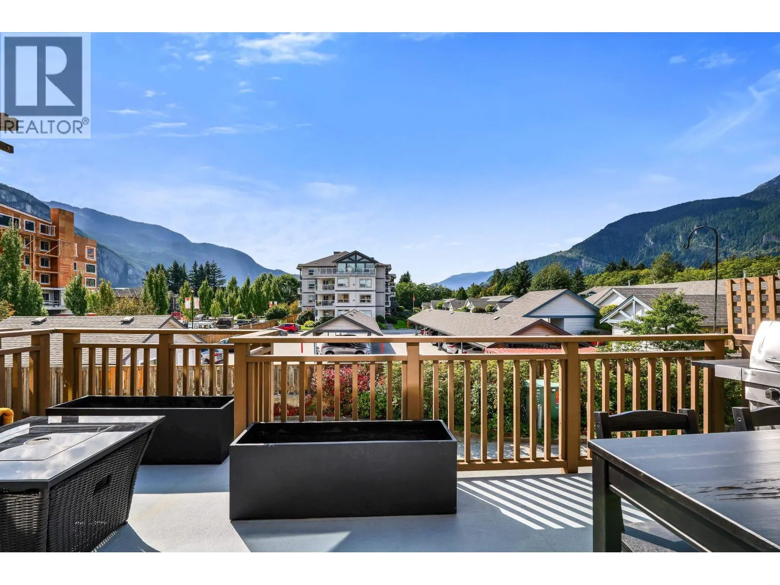1216 VILLAGE GREEN WAY