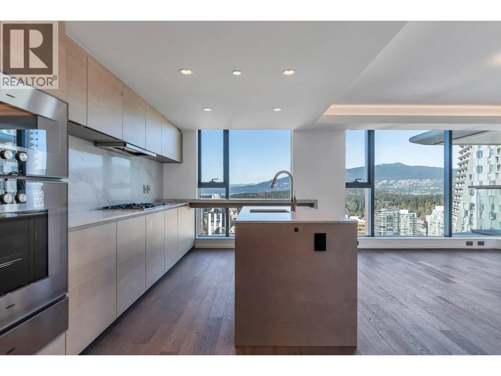 2502 1482 ROBSON STREET