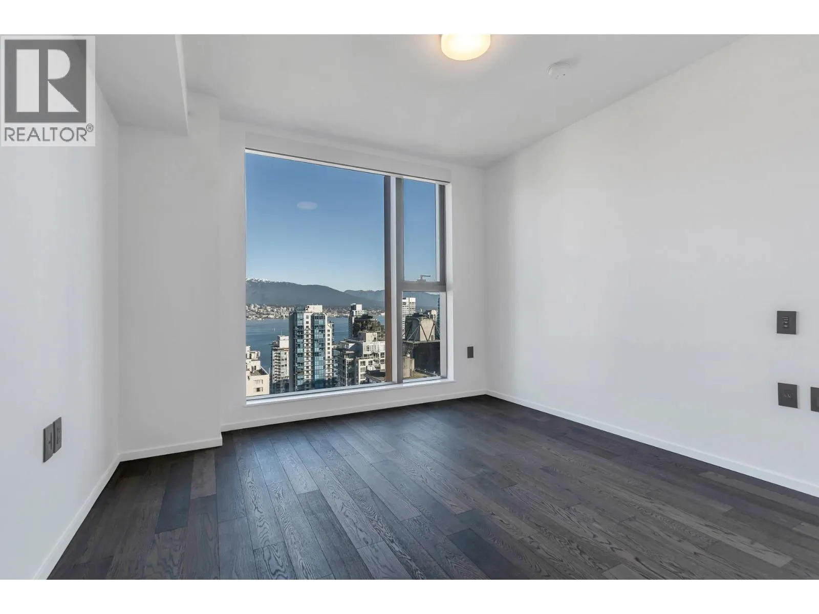 2502 1482 ROBSON STREET