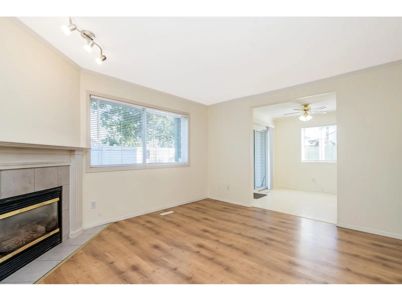 101 5765 VEDDER ROAD|Garrison Crossing