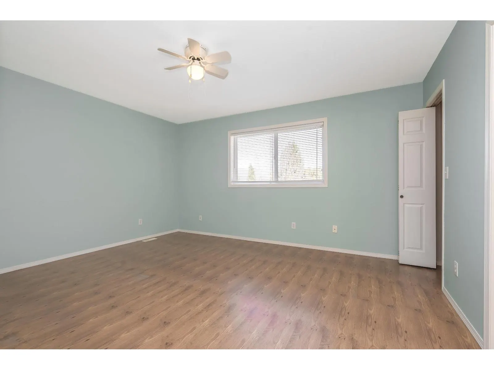 101 5765 VEDDER ROAD|Garrison Crossing