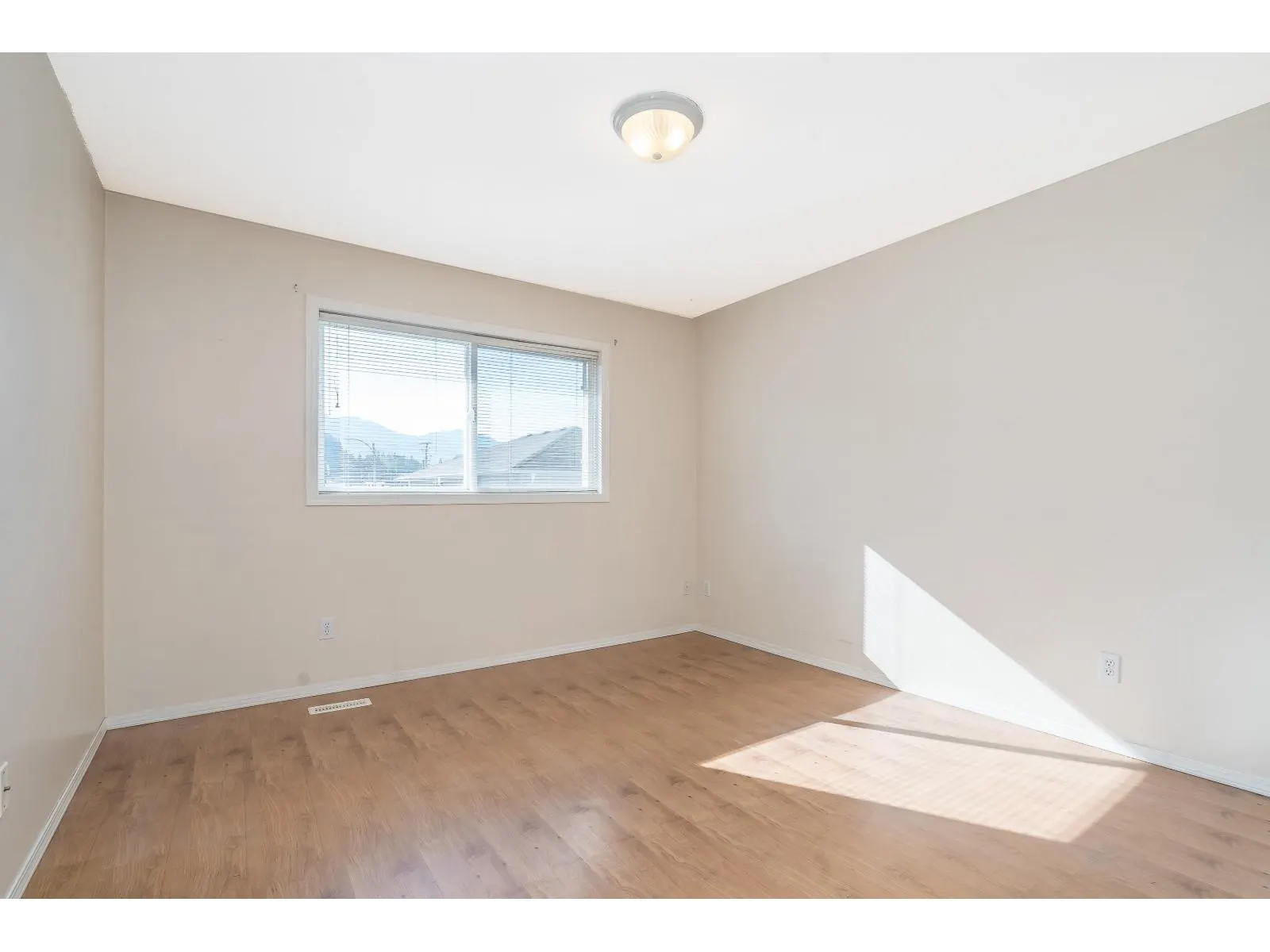 101 5765 VEDDER ROAD|Garrison Crossing
