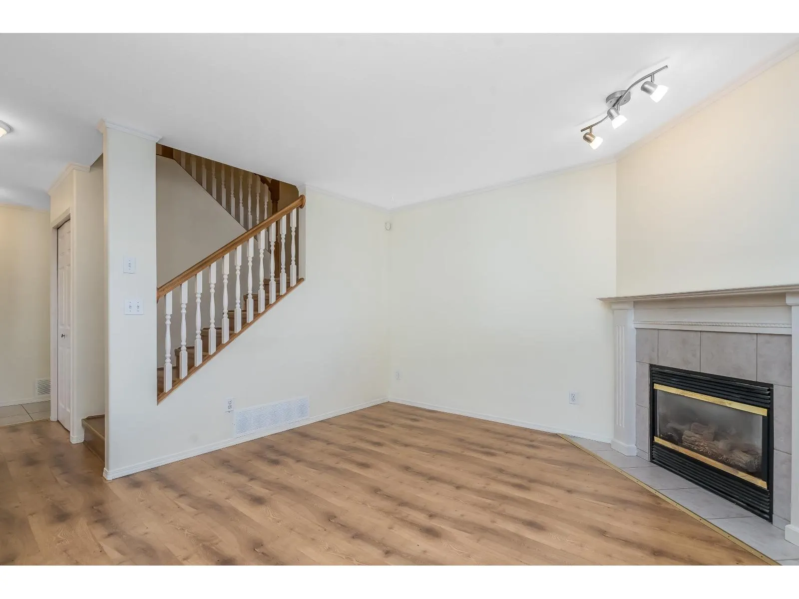 101 5765 VEDDER ROAD|Garrison Crossing