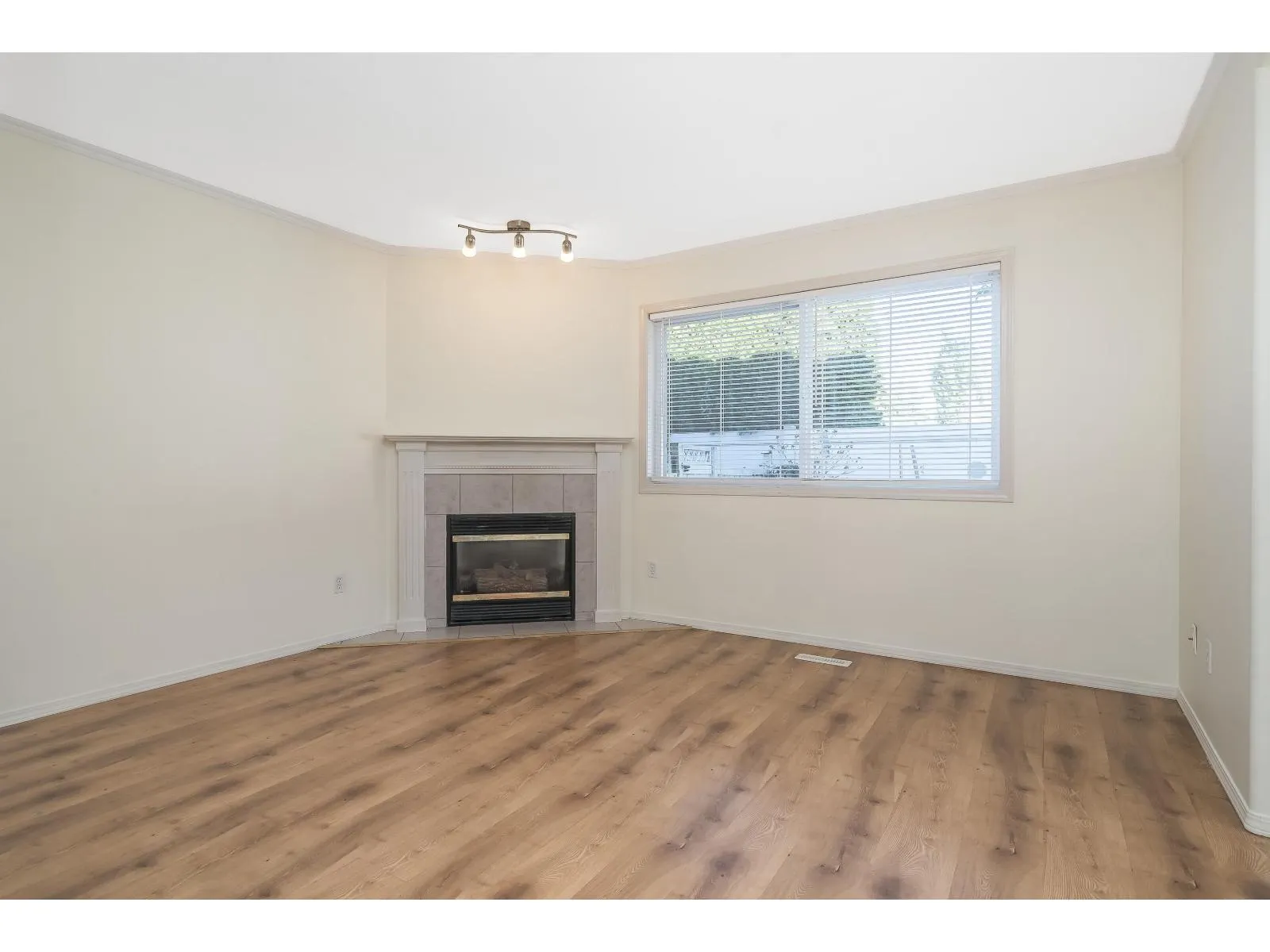 101 5765 VEDDER ROAD|Garrison Crossing