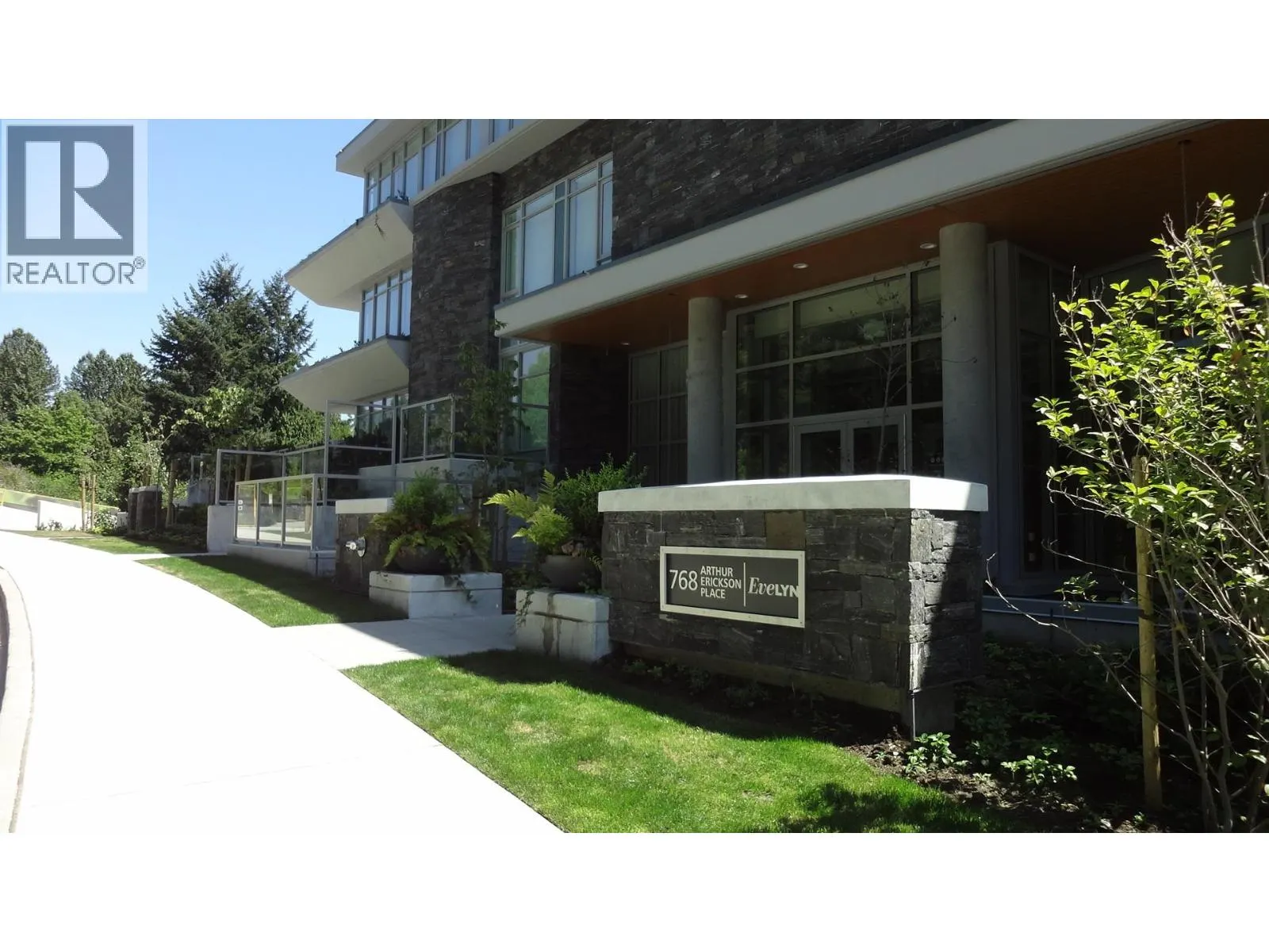 400 768 ARTHUR ERICKSON PLACE