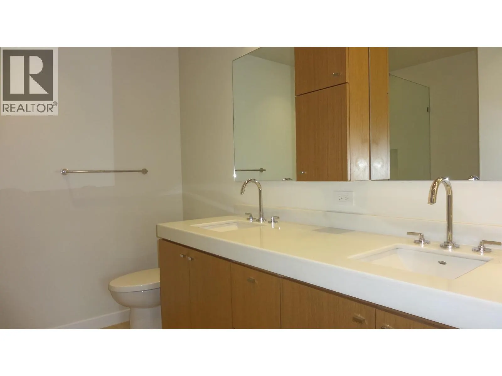 400 768 ARTHUR ERICKSON PLACE