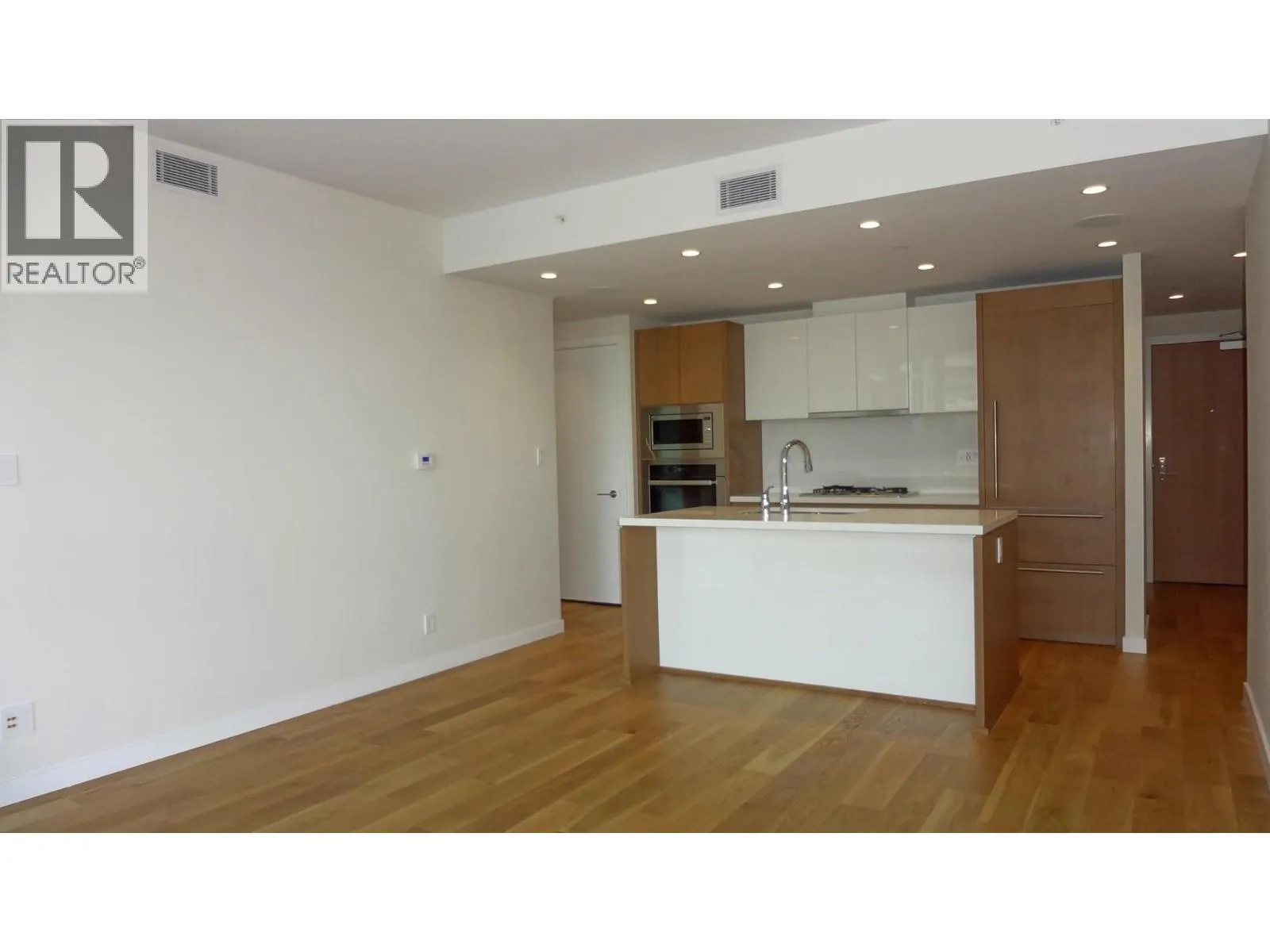 400 768 ARTHUR ERICKSON PLACE