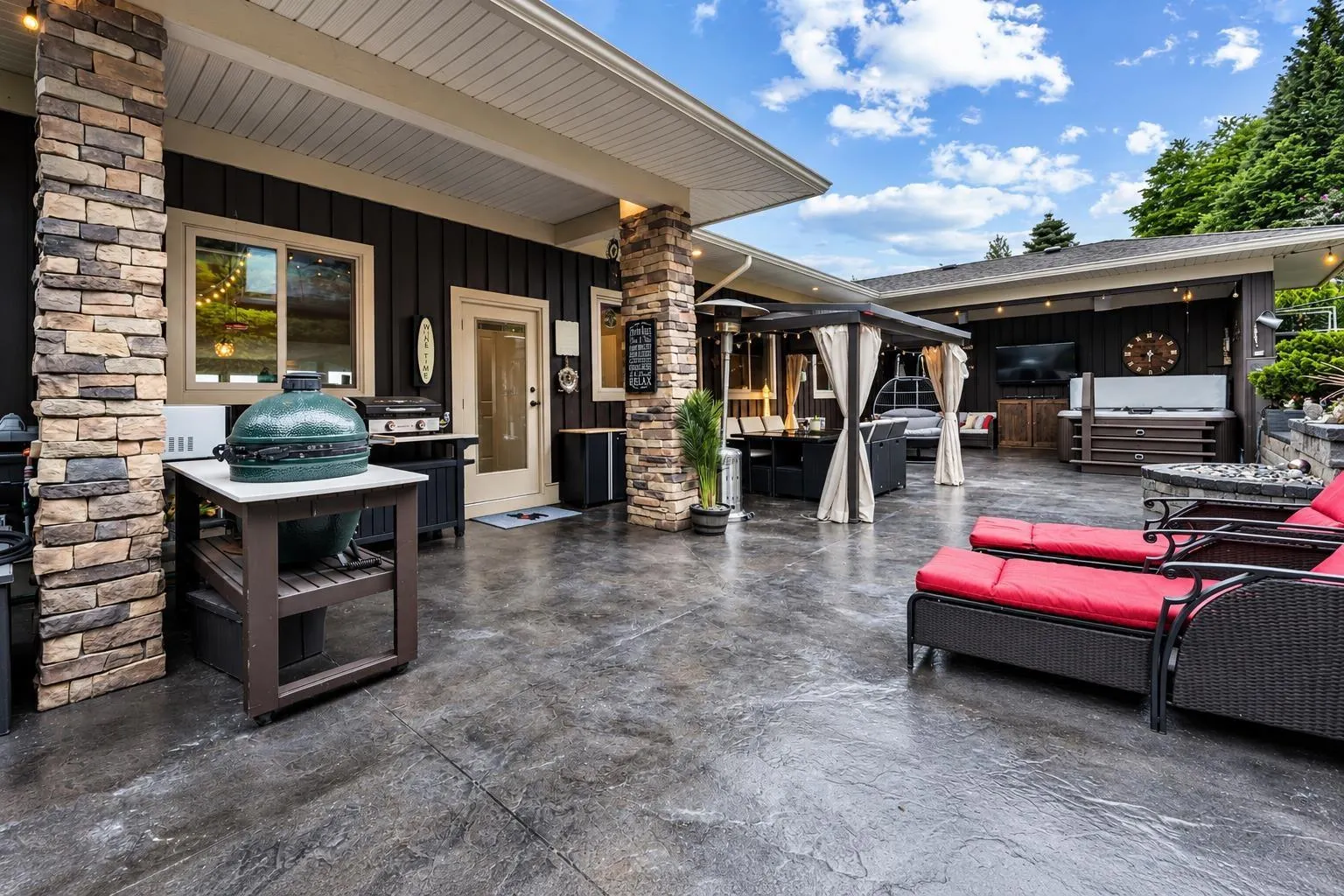 152 51075 FALLS COURT|Eastern Hillsides
