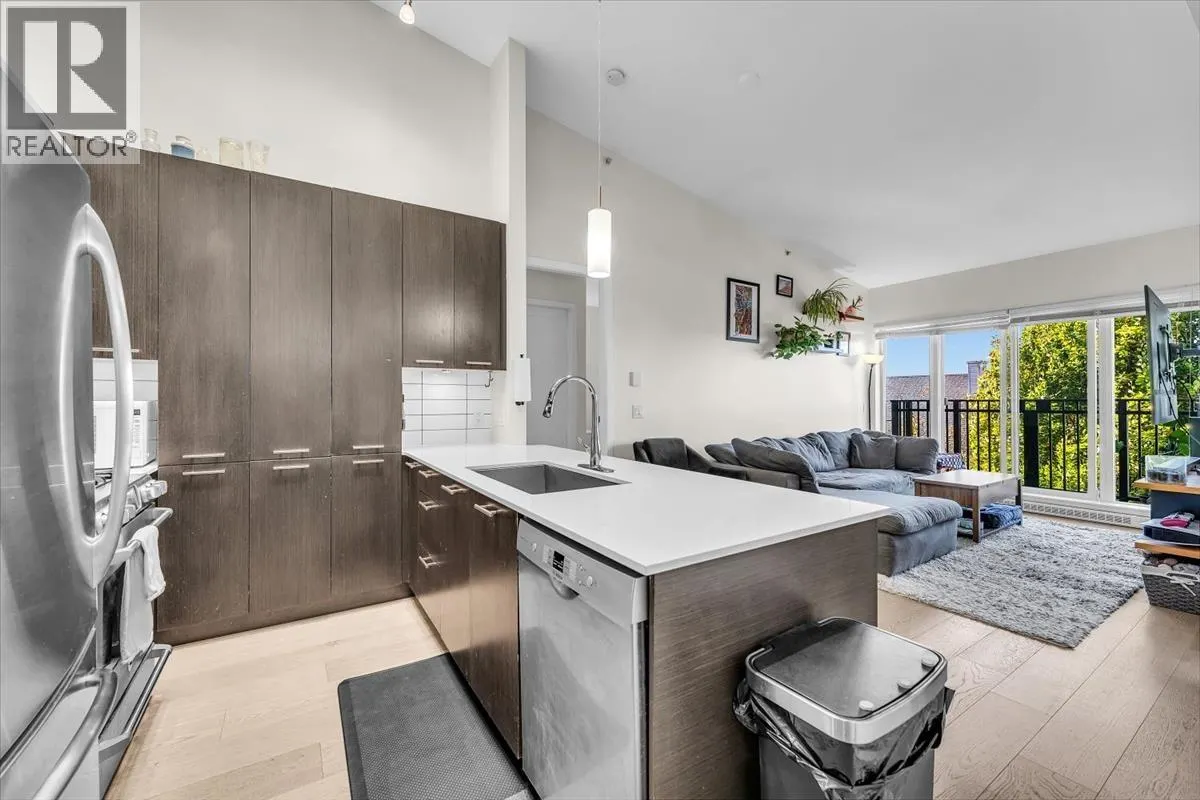 302 245 BROOKES STREET
