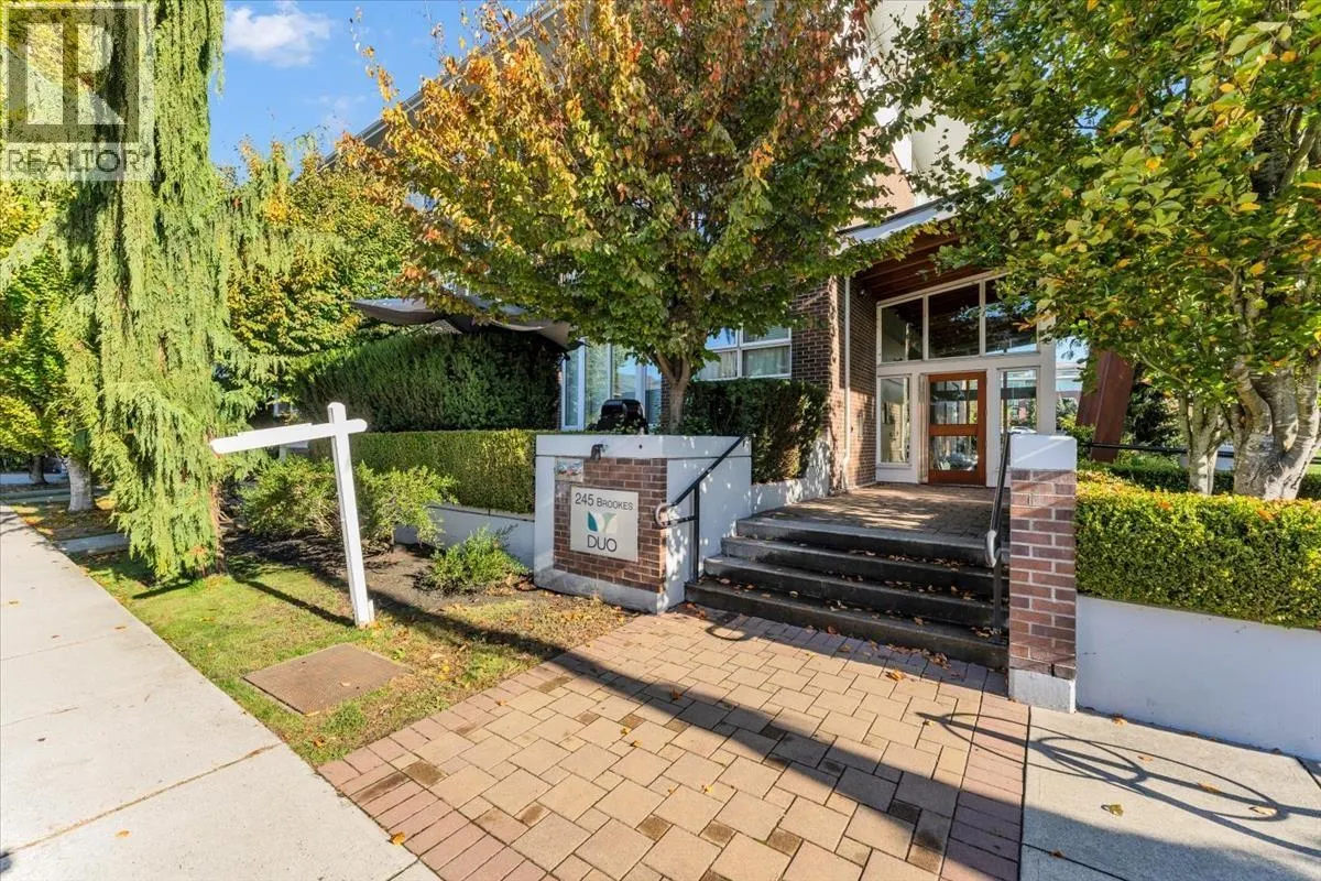 302 245 BROOKES STREET
