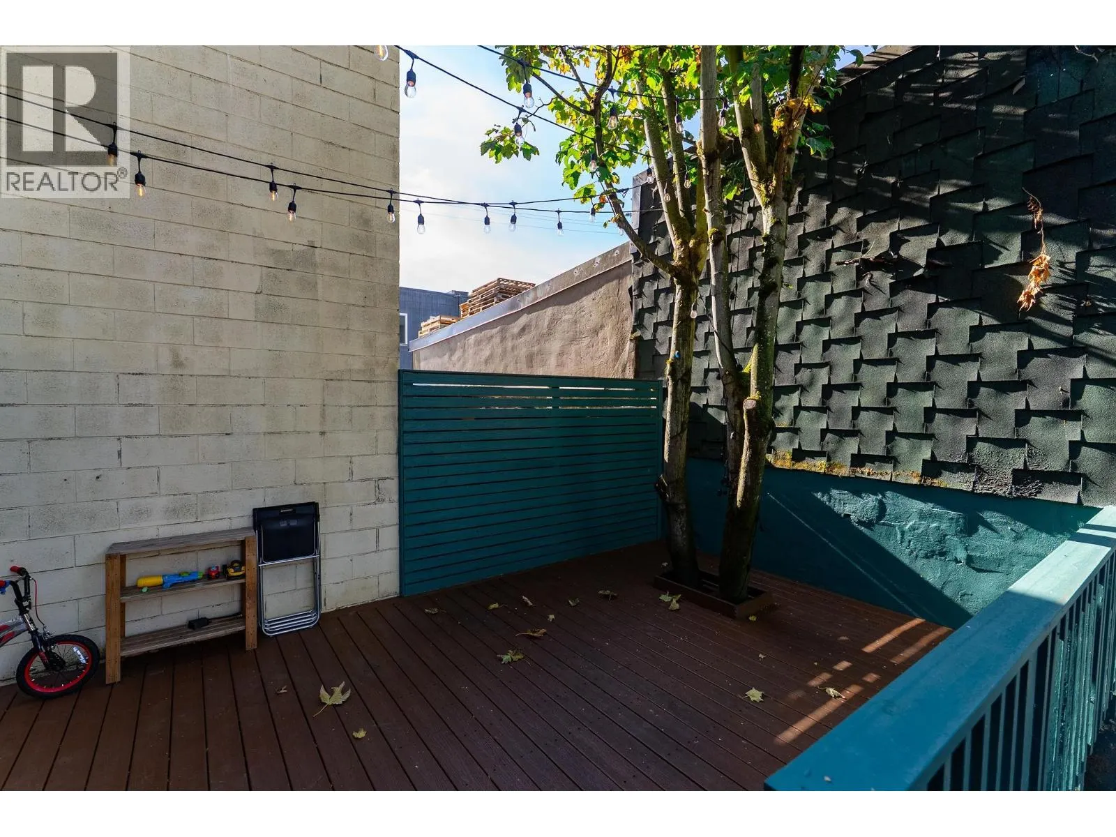 2115 COLUMBIA STREET