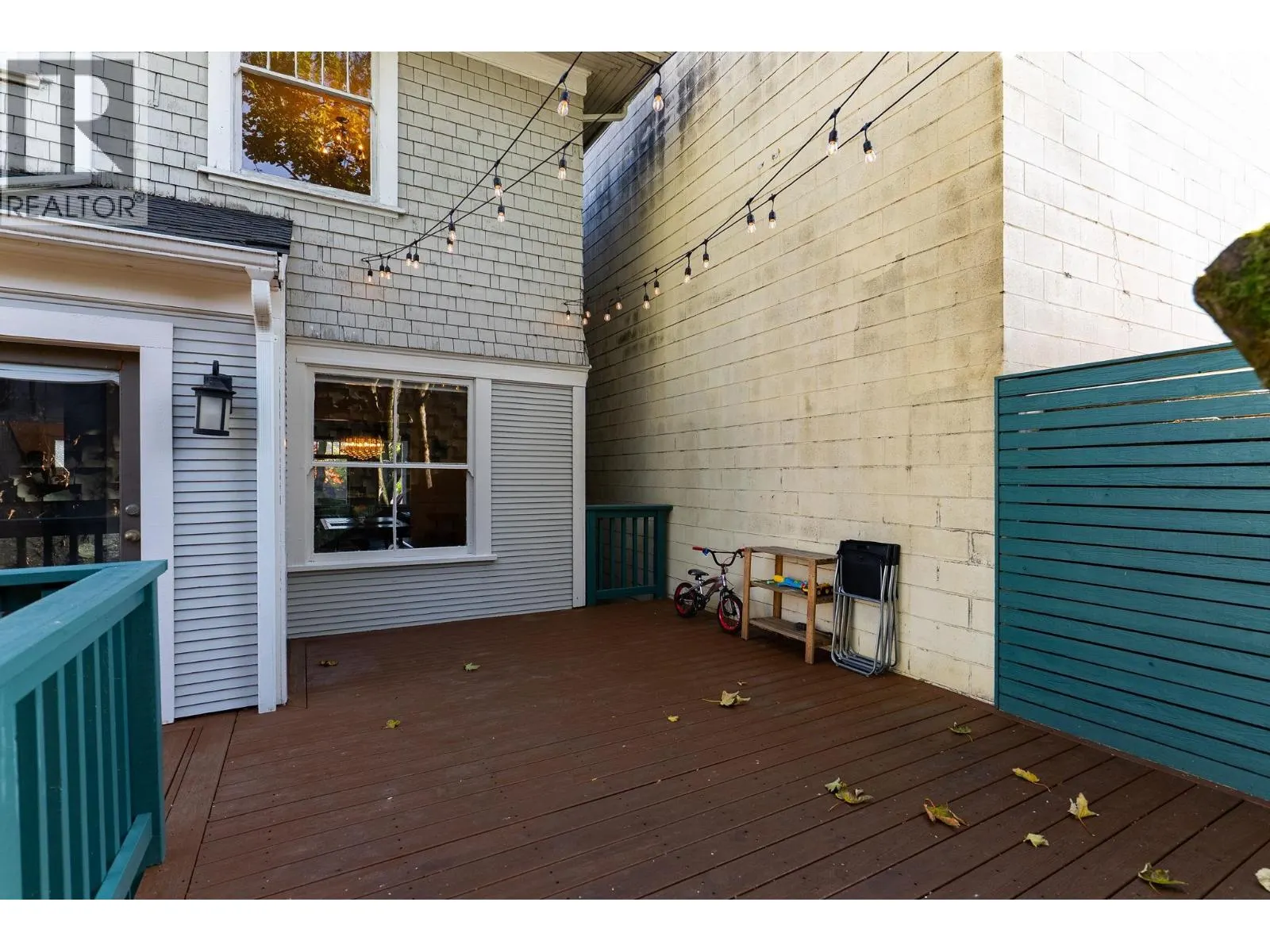 2115 COLUMBIA STREET