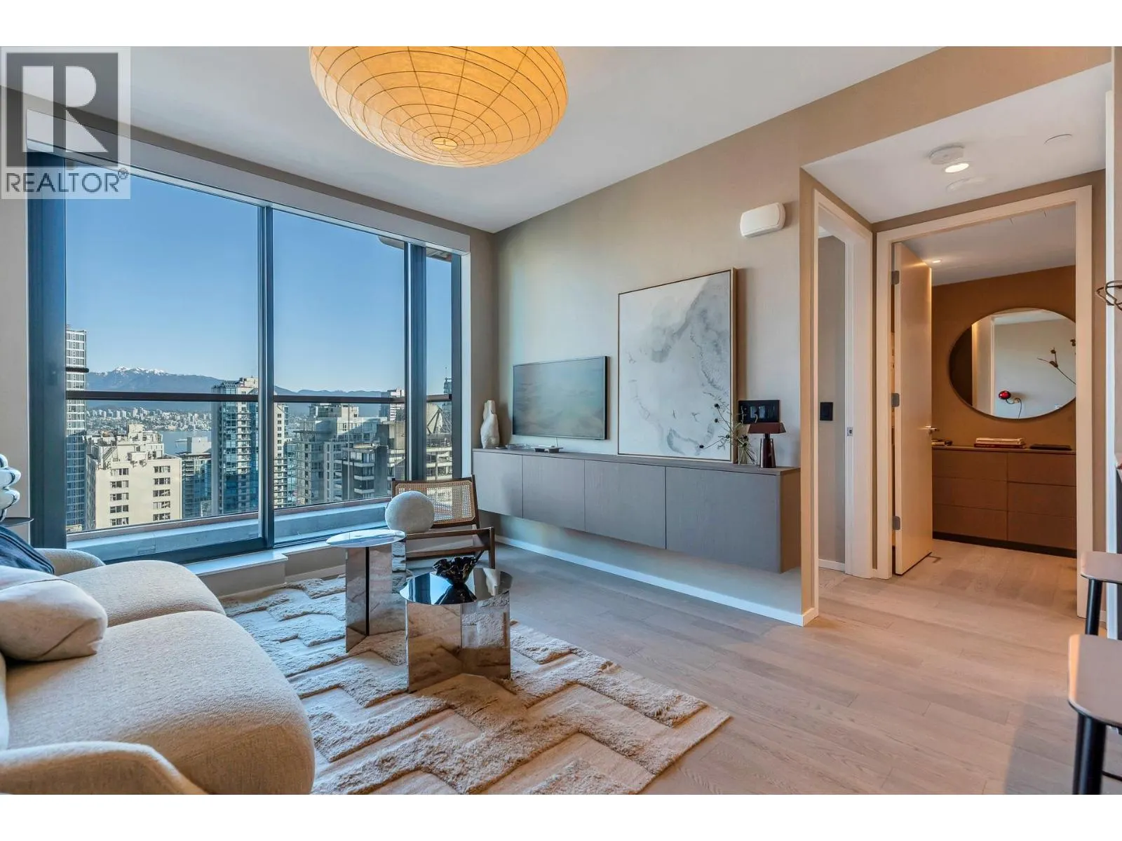 2204 1482 ROBSON STREET