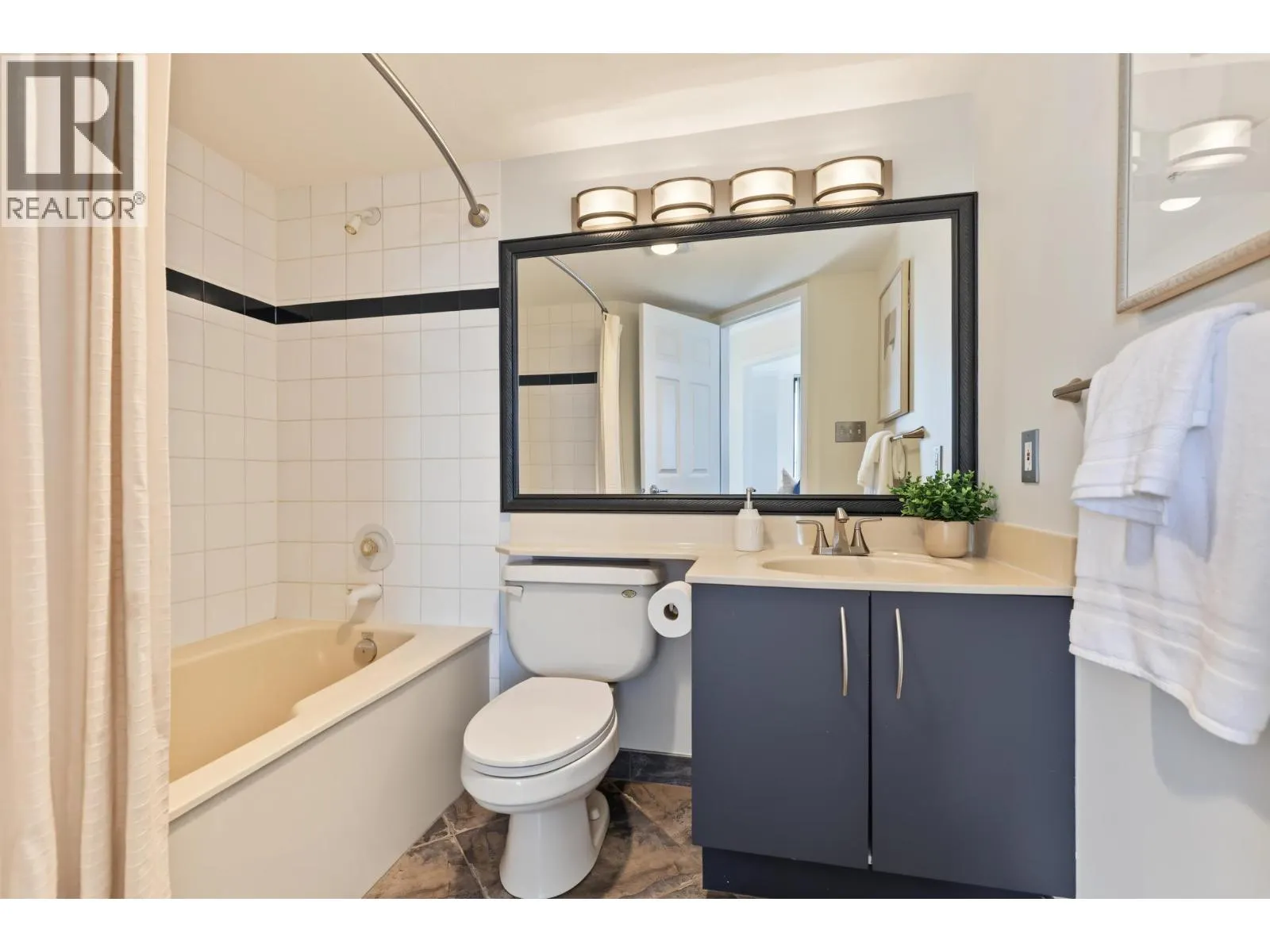602 38 LEOPOLD PLACE