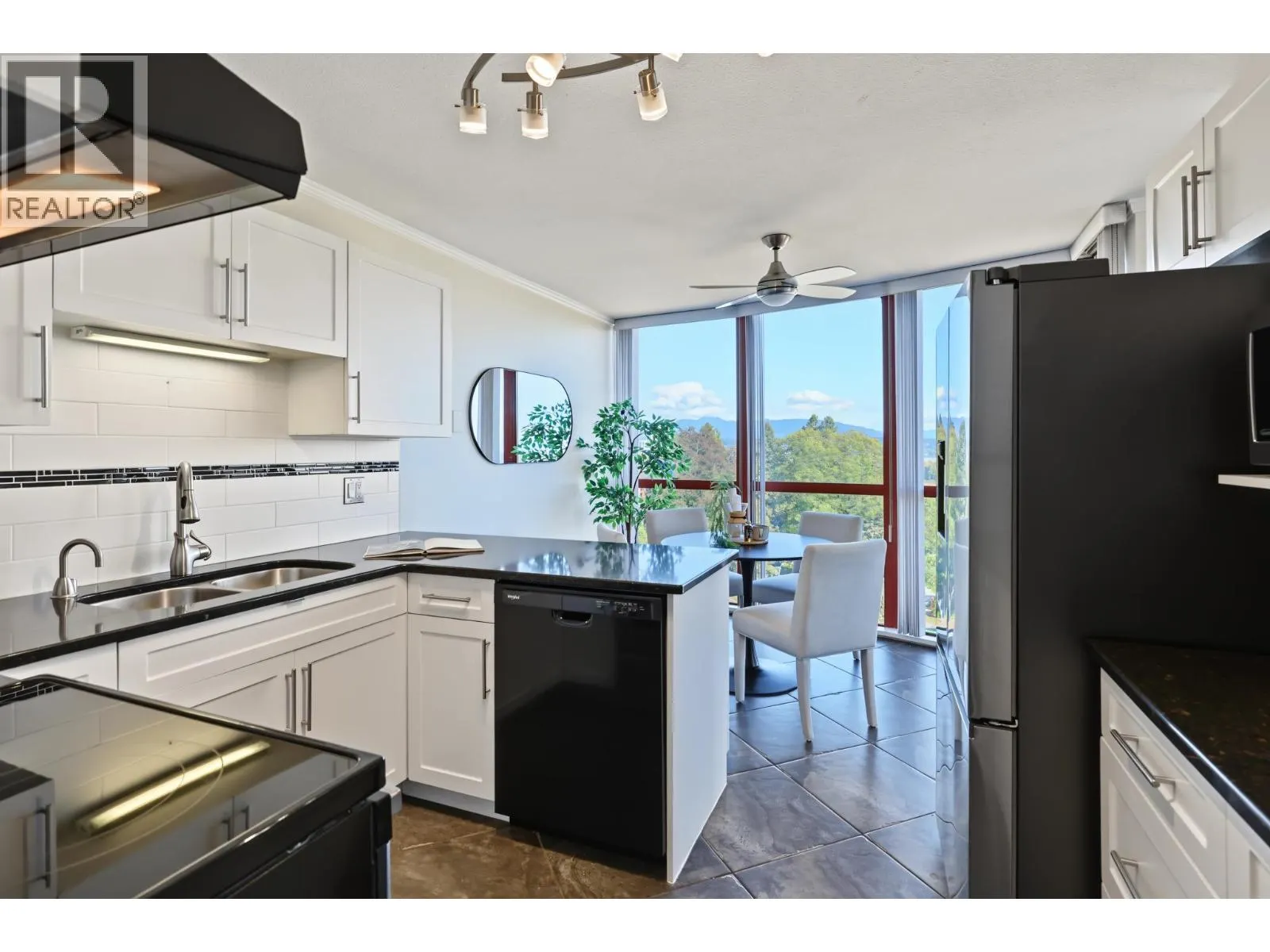 602 38 LEOPOLD PLACE