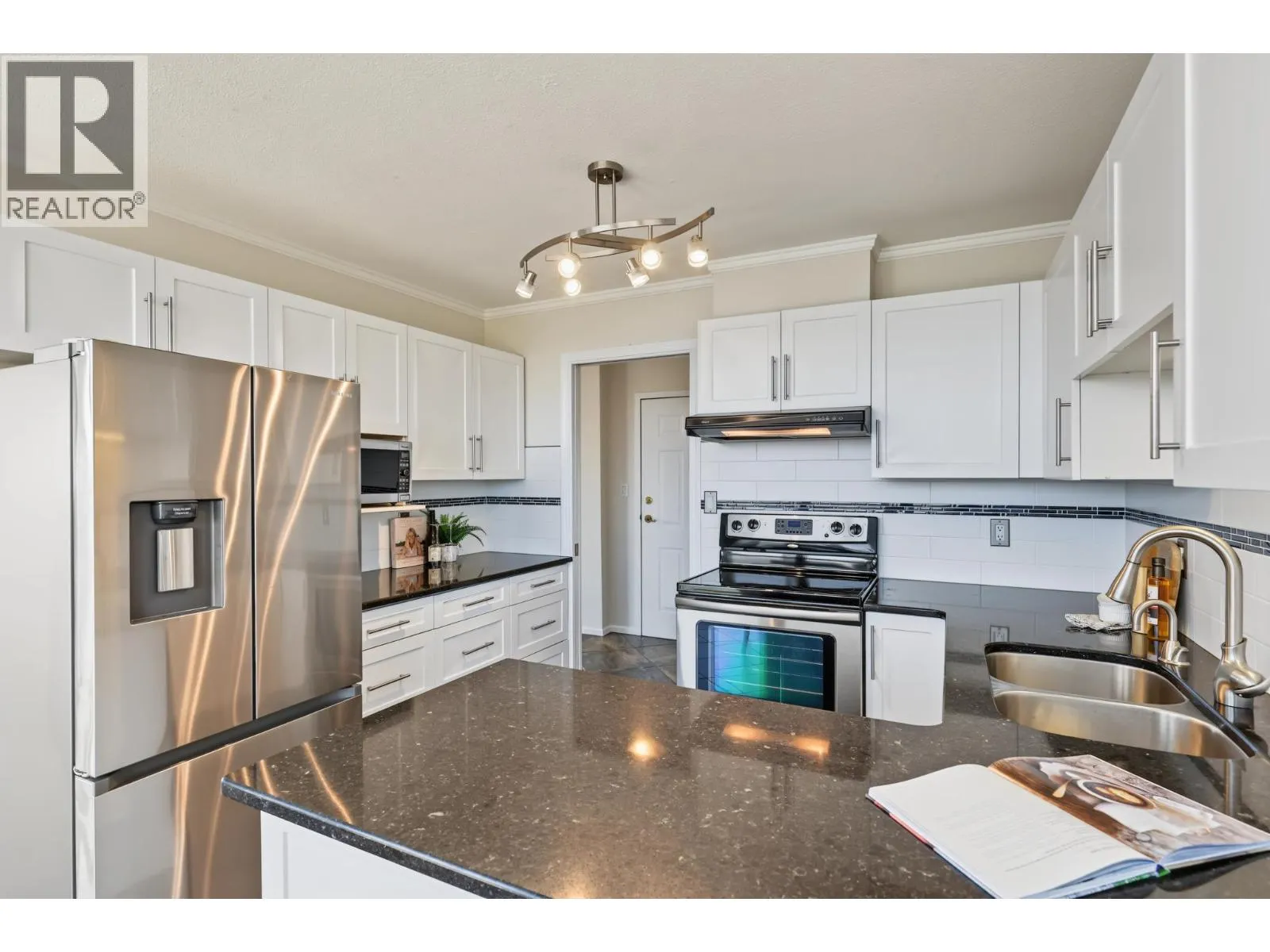 602 38 LEOPOLD PLACE