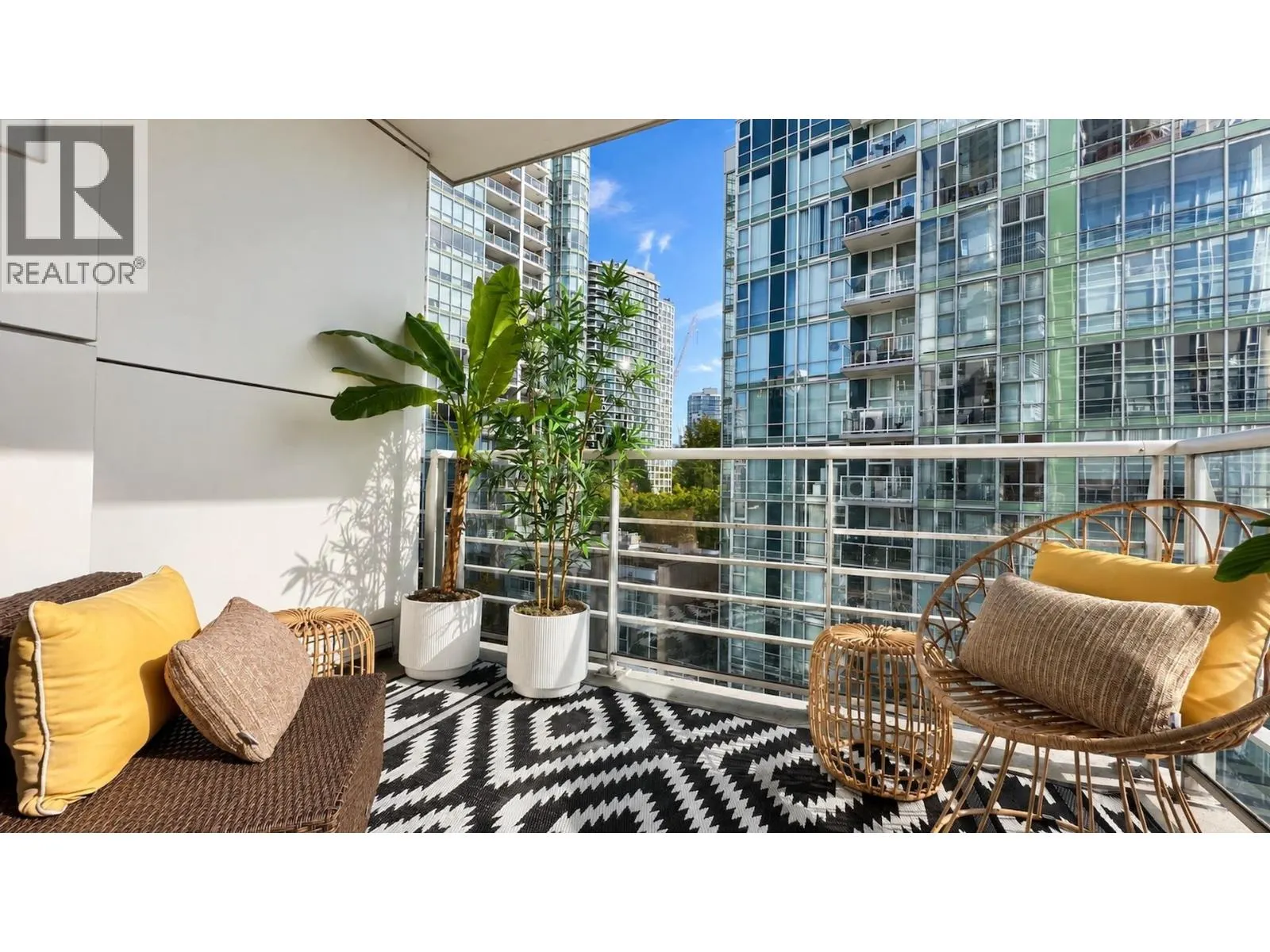 701 1111 MARINASIDE CRESCENT