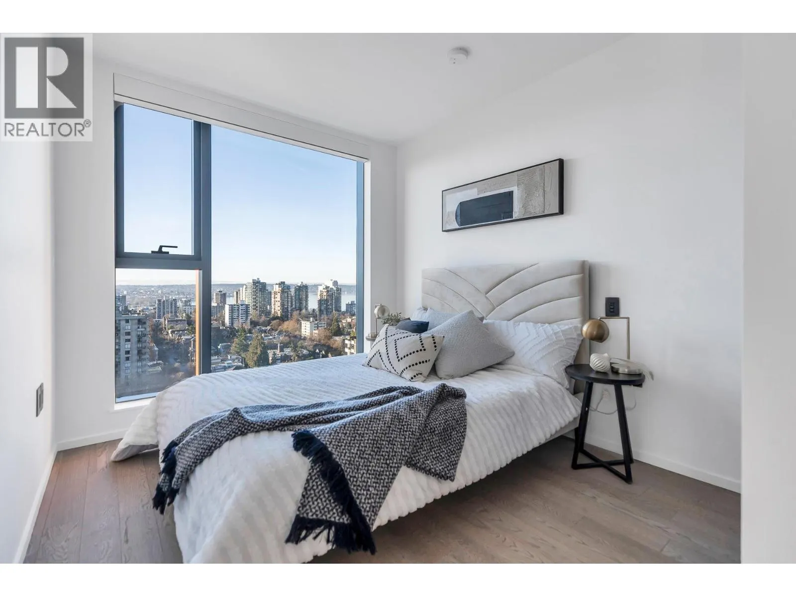 2106 1482 ROBSON STREET