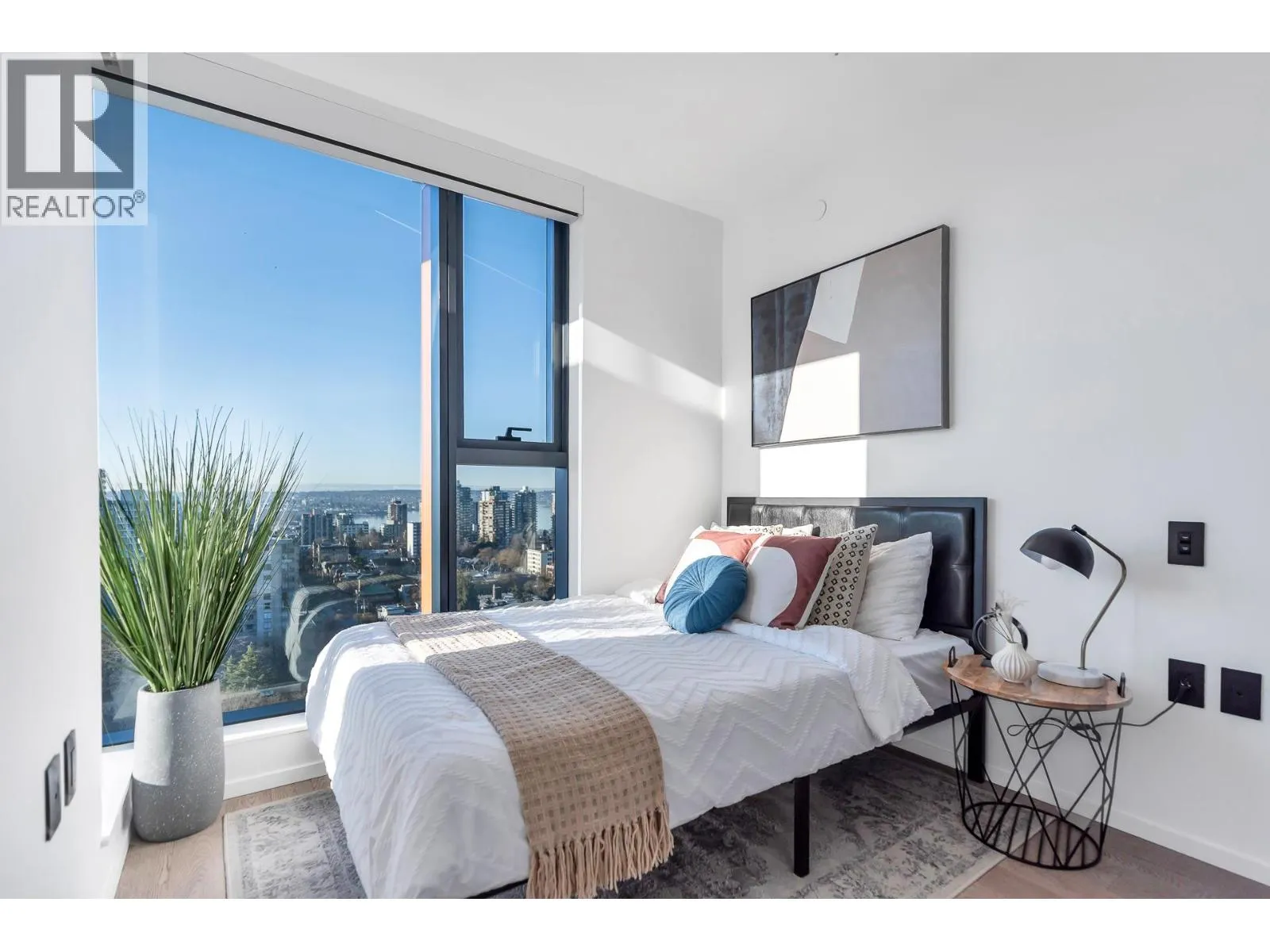 2106 1482 ROBSON STREET