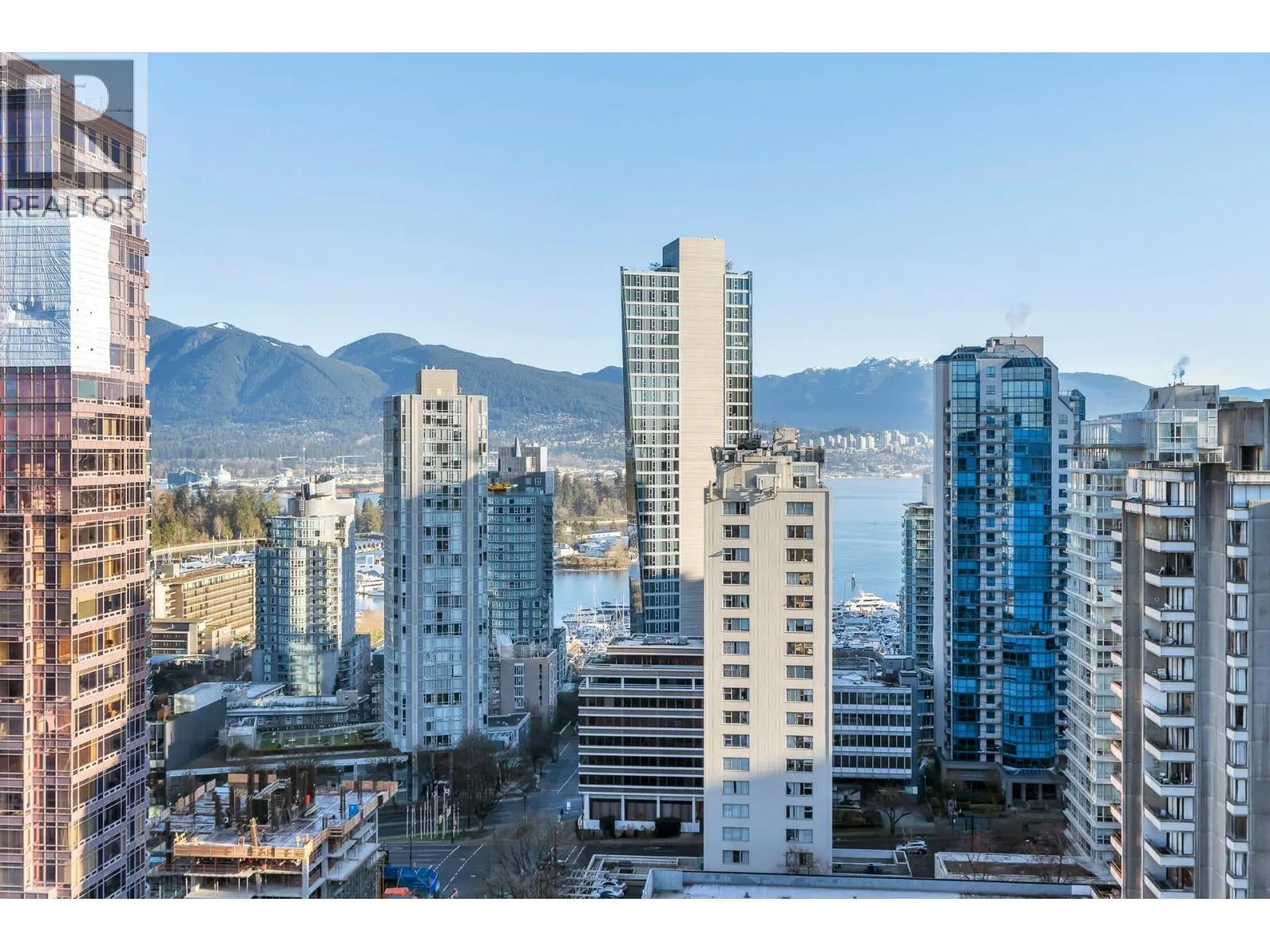 1405 1482 ROBSON STREET