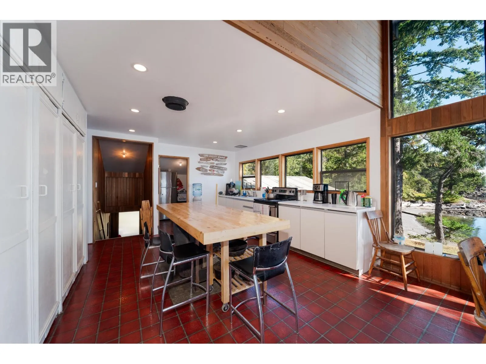 671 DINNER BAY ROAD