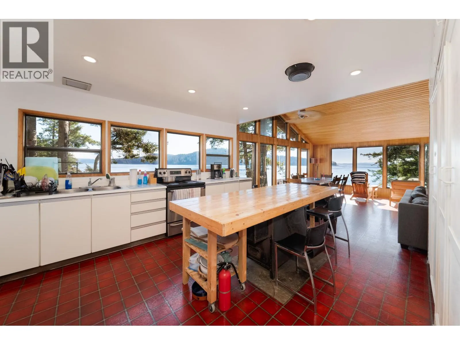 671 DINNER BAY ROAD