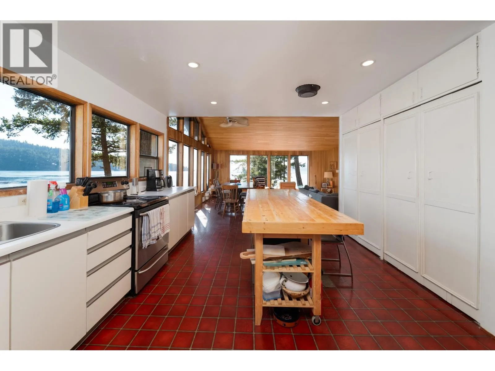 671 DINNER BAY ROAD