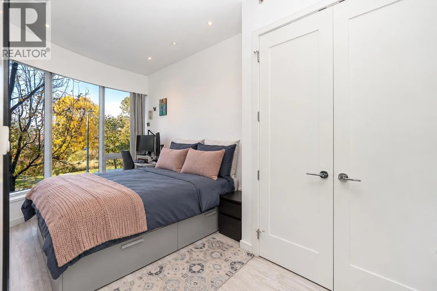 203 181 W 1ST AVENUE