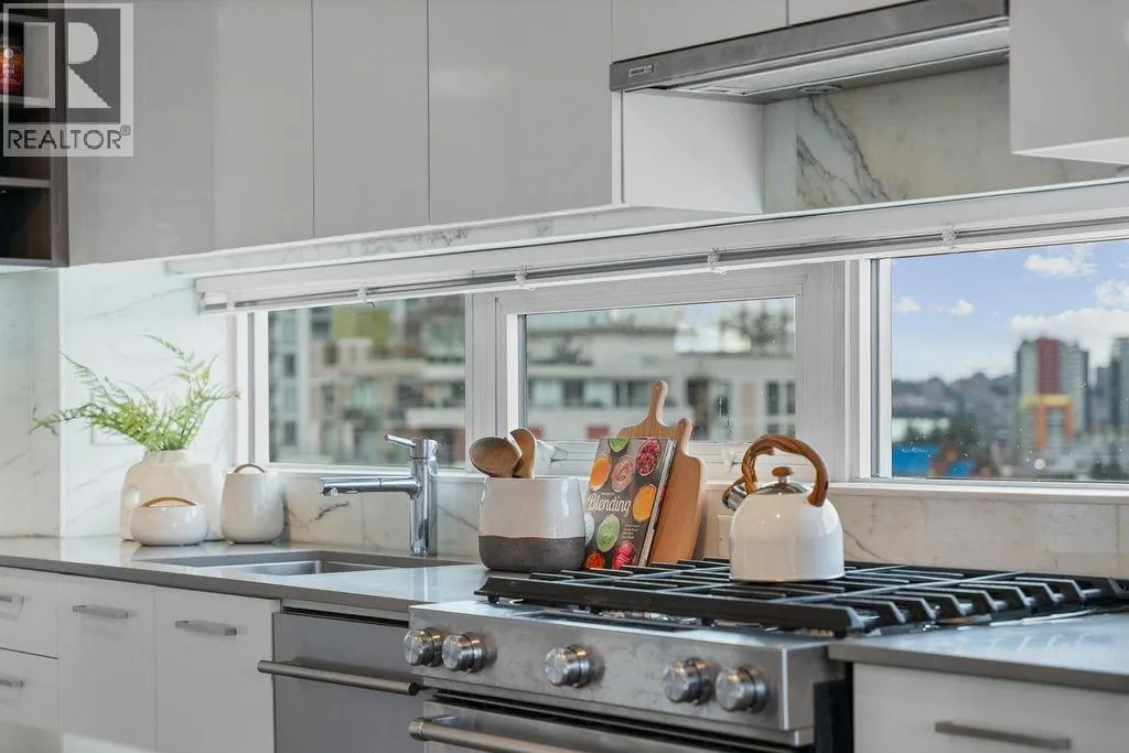 807 231 E PENDER STREET