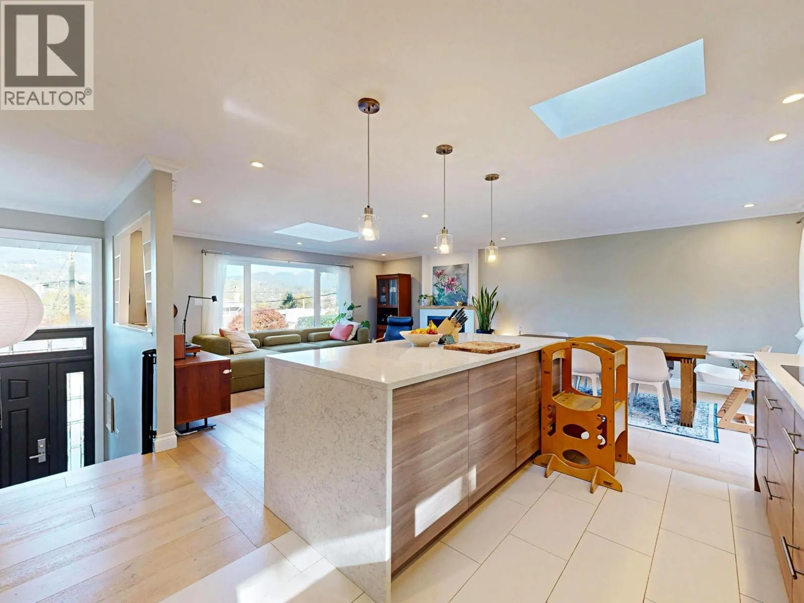 3363 VIEWMOUNT PLACE