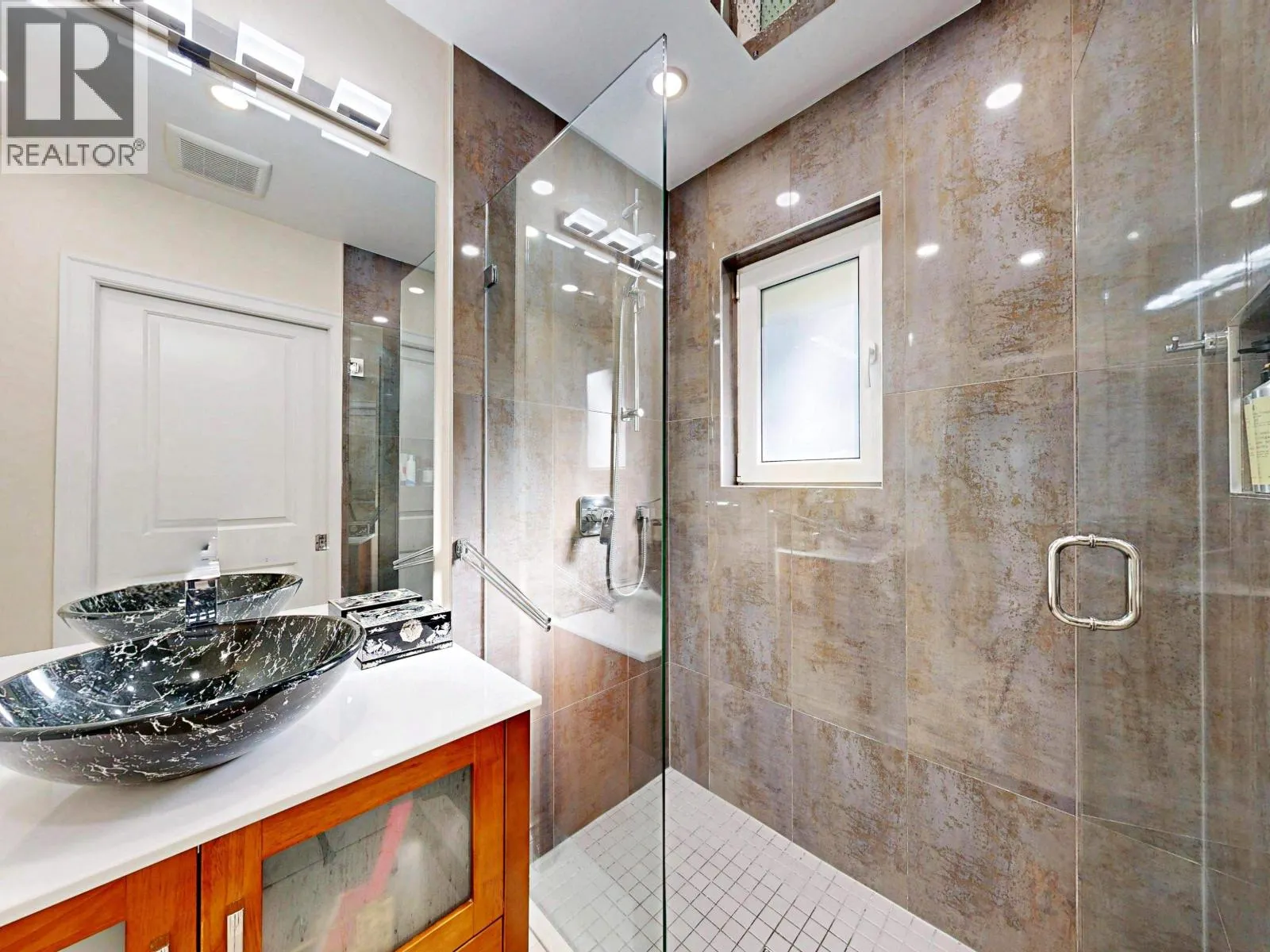3363 VIEWMOUNT PLACE