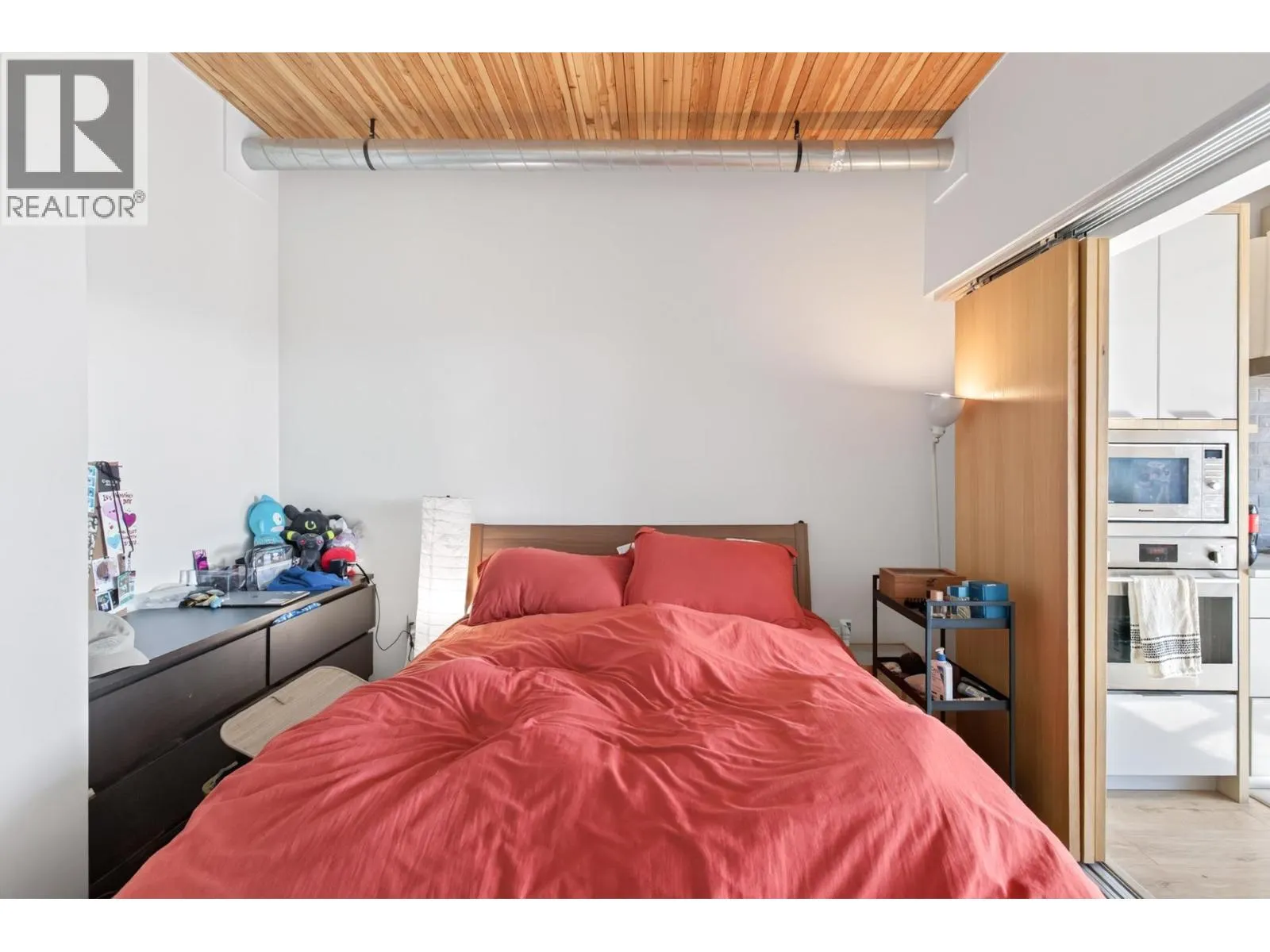 406 4223 HASTINGS STREET