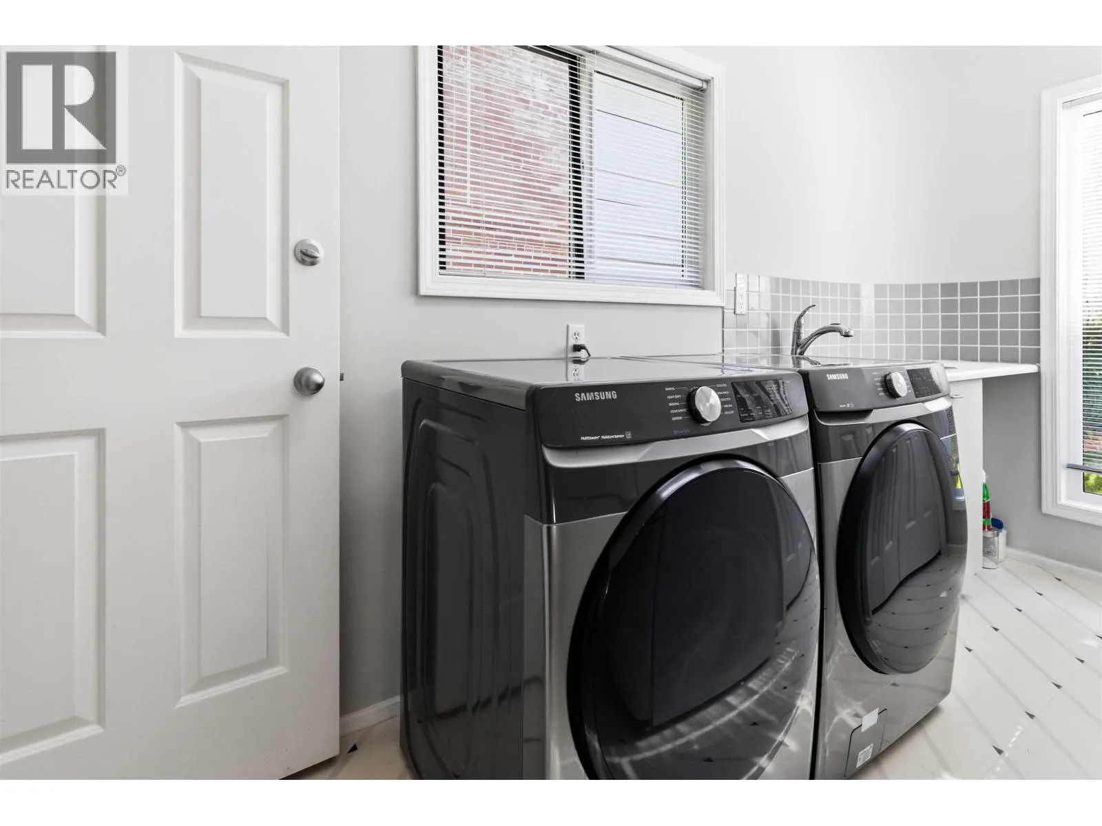 212 N SEA AVENUE