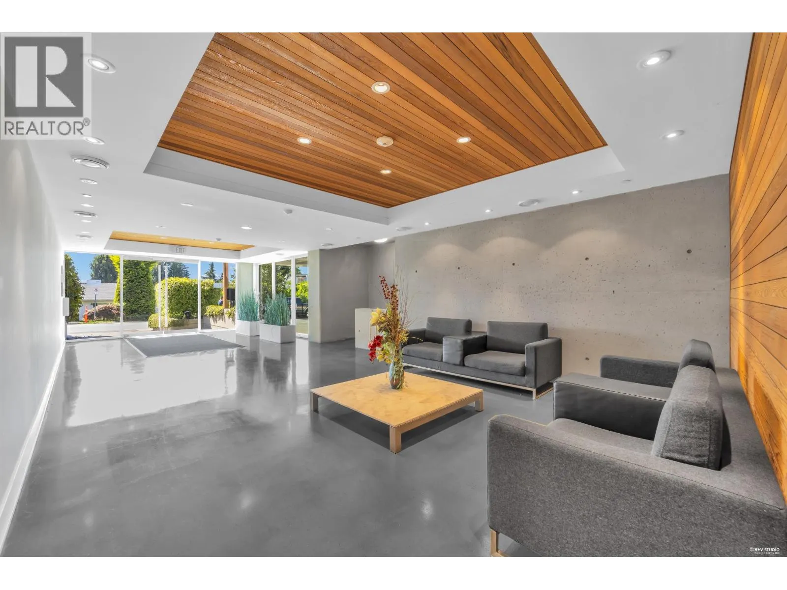 201 650 EVERGREEN PLACE