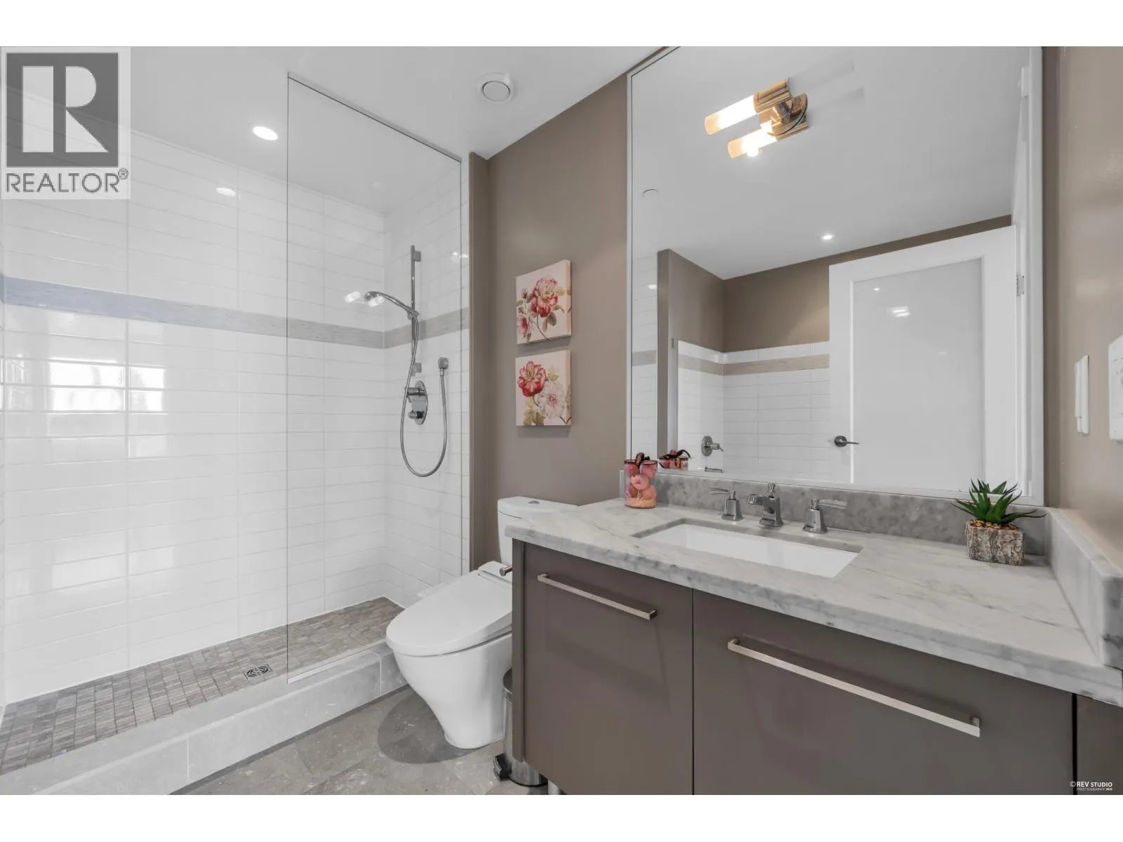 201 650 EVERGREEN PLACE