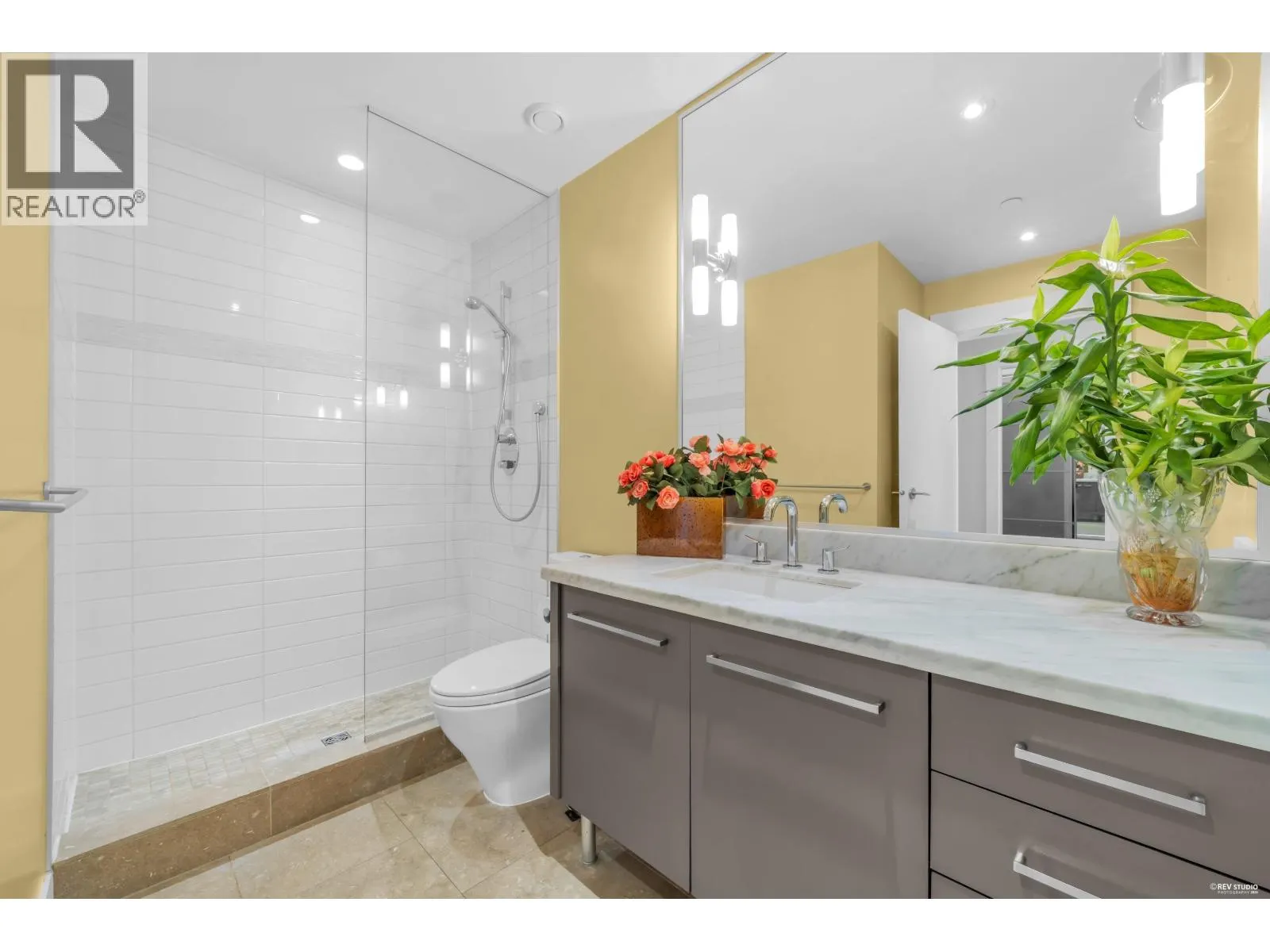 201 650 EVERGREEN PLACE